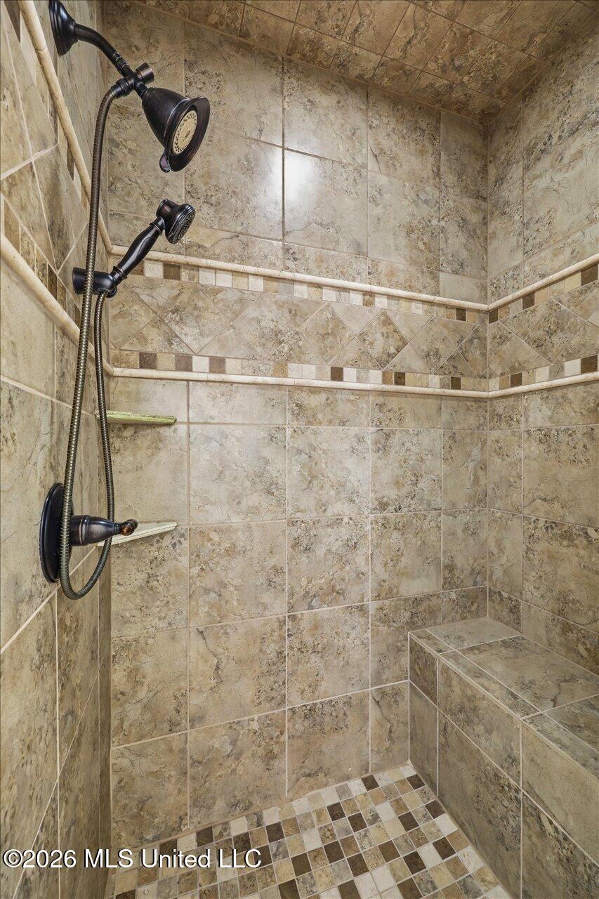1015 Longwood Place Property Photo 33