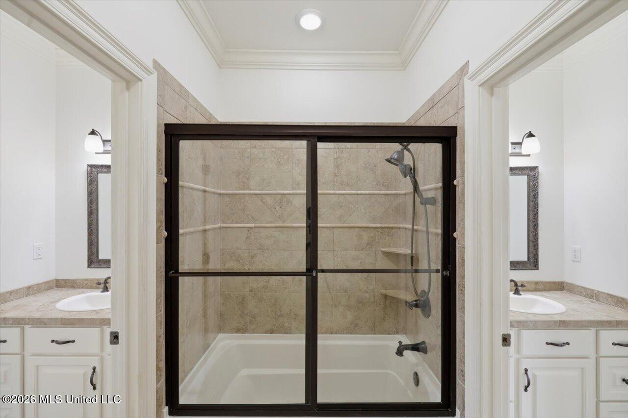 1015 Longwood Place Property Photo 36