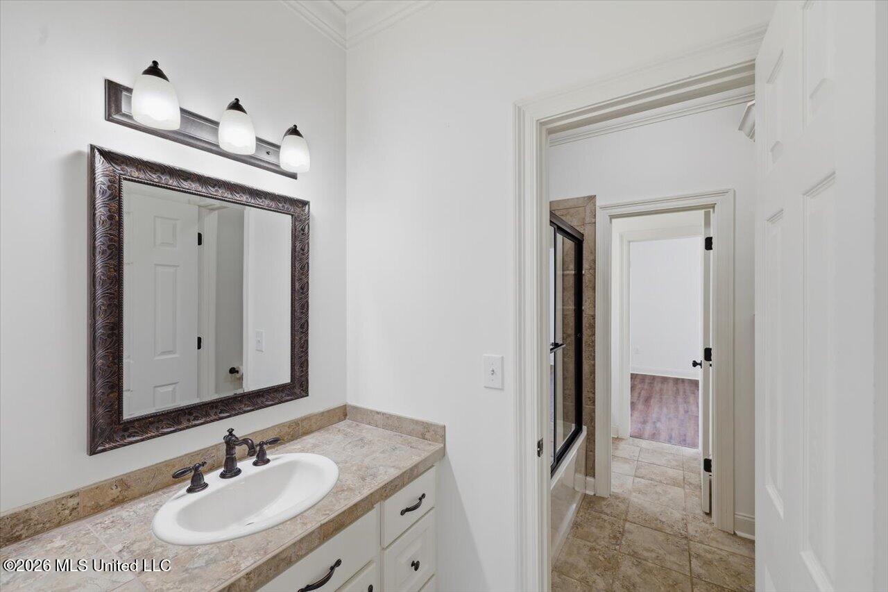 1015 Longwood Place Property Photo 37