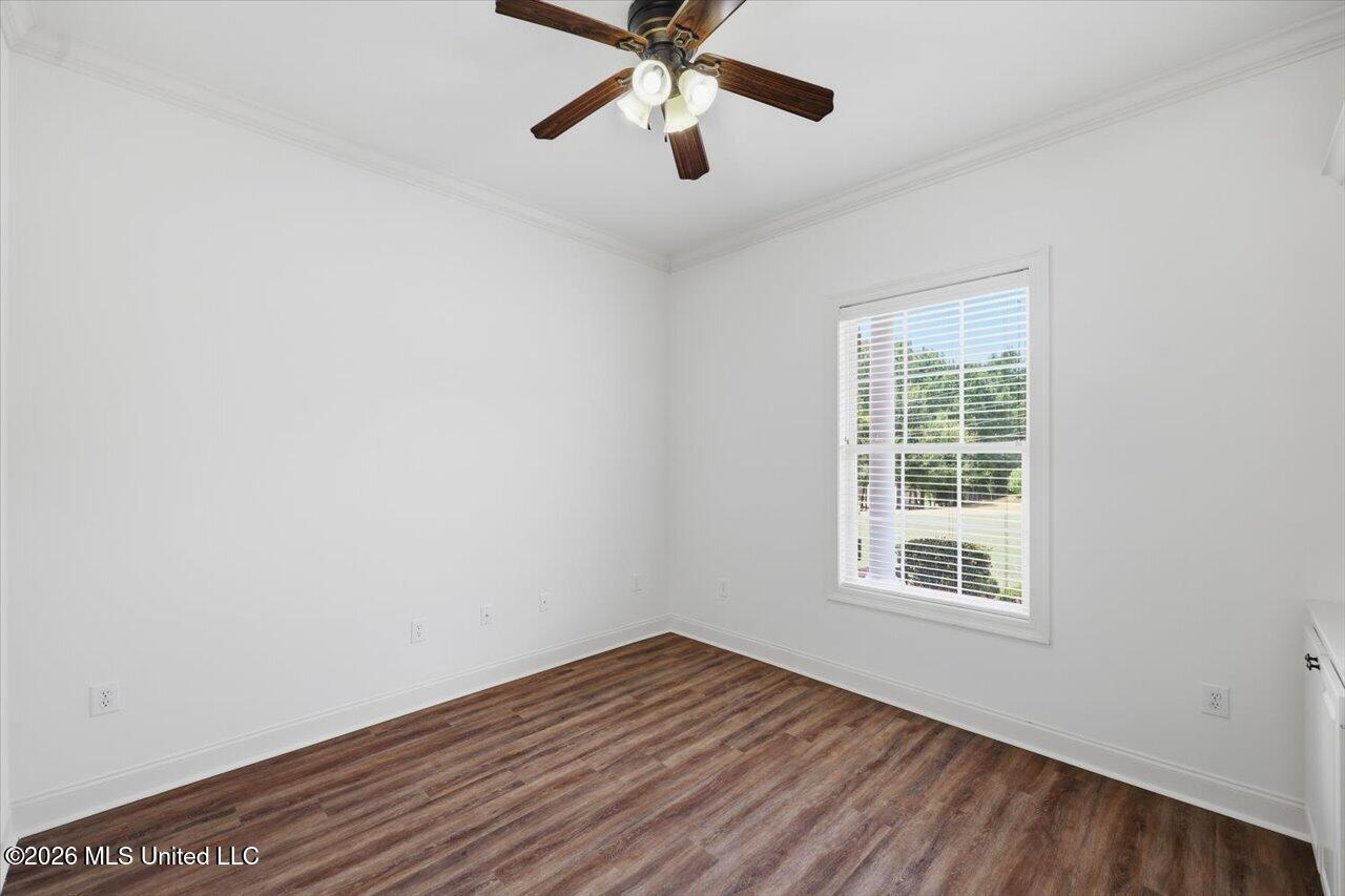 1015 Longwood Place Property Photo 39