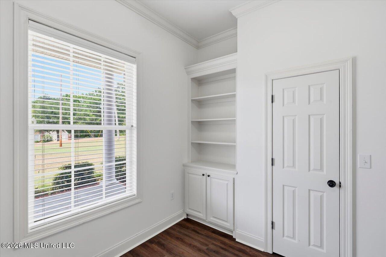 1015 Longwood Place Property Photo 40