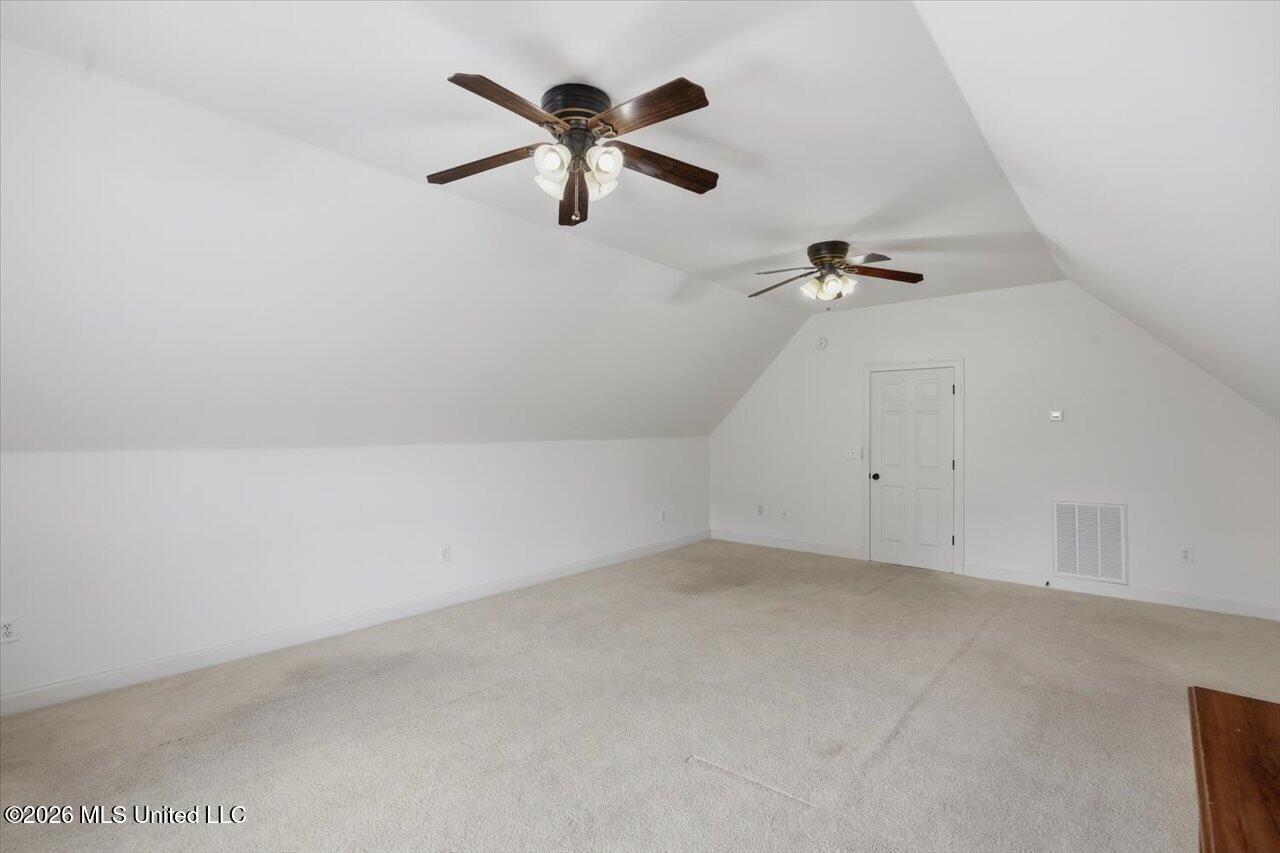 1015 Longwood Place Property Photo 42
