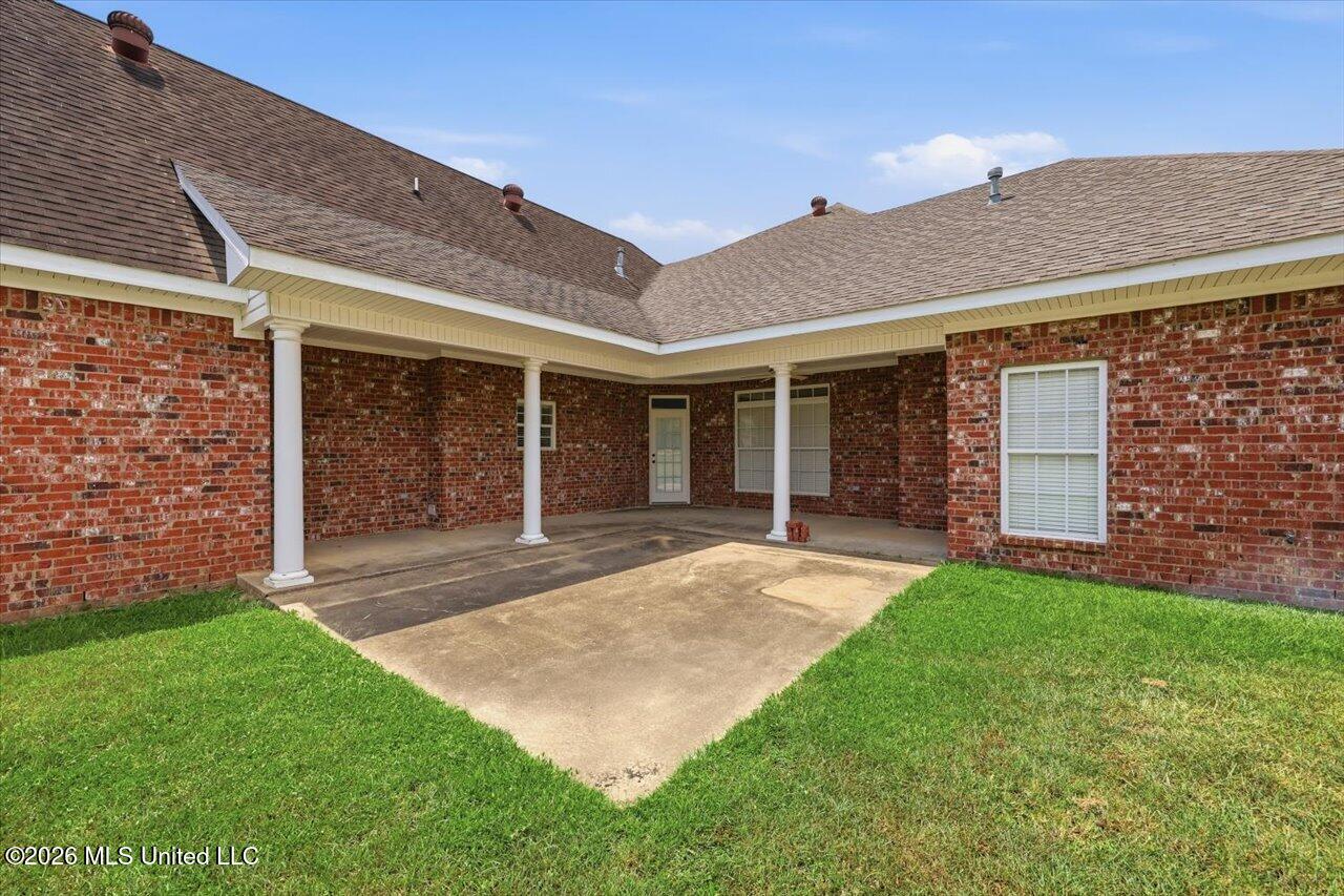 1015 Longwood Place Property Photo 44
