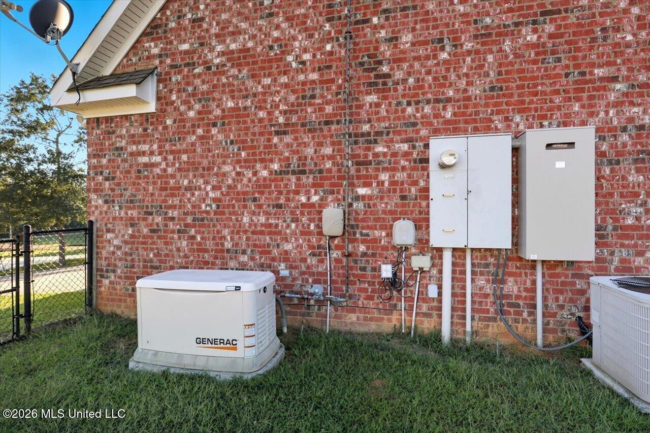 1015 Longwood Place Property Photo 45