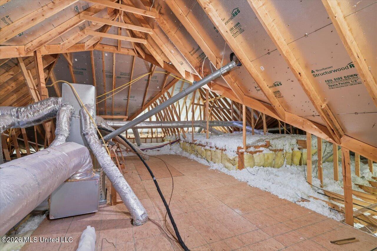 1015 Longwood Place Property Photo 47