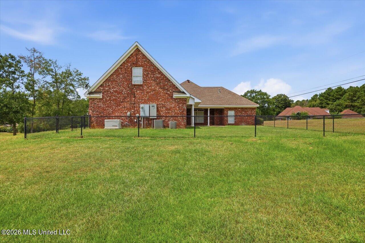 1015 Longwood Place Property Photo 48