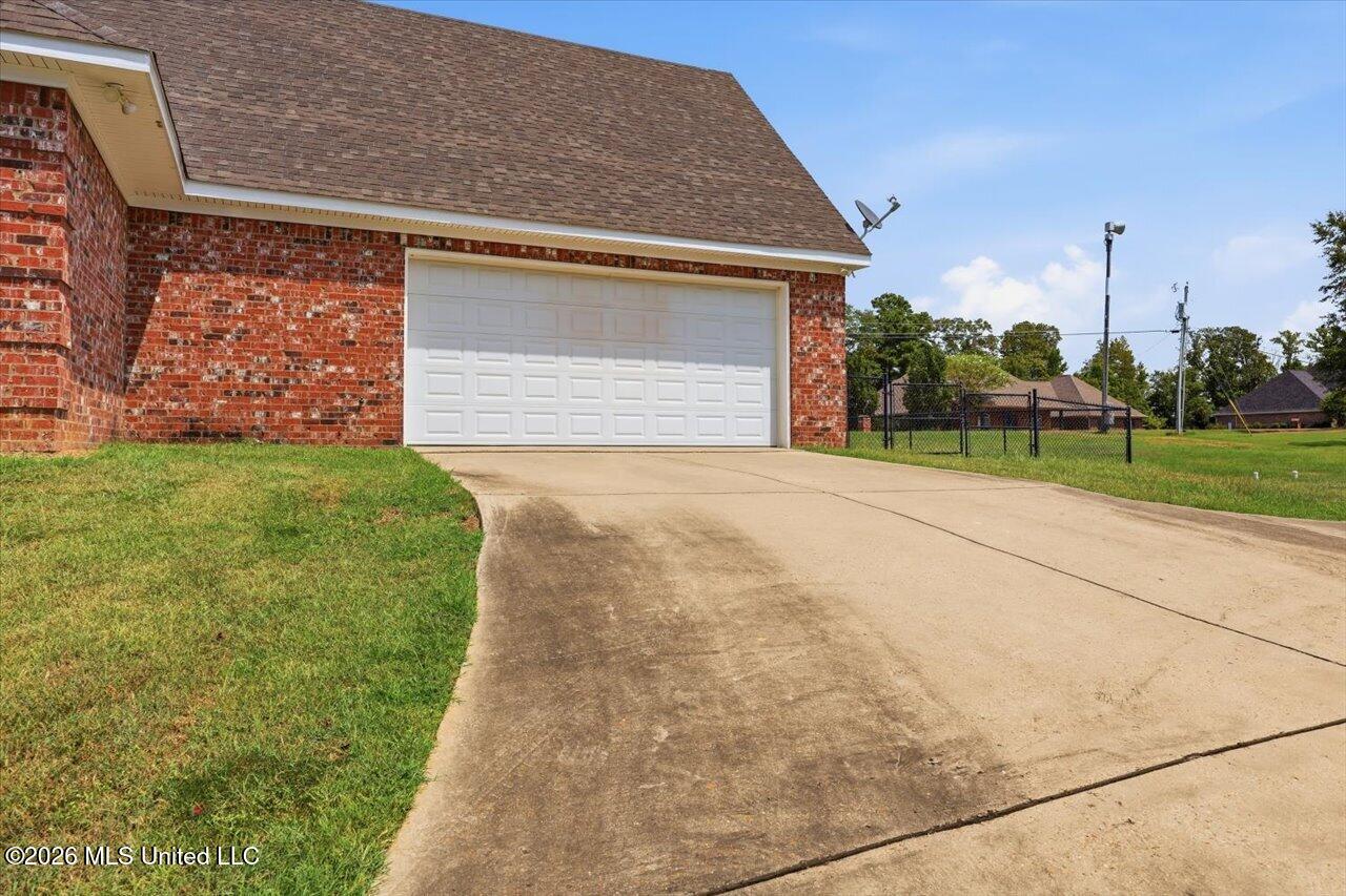 1015 Longwood Place Property Photo 49