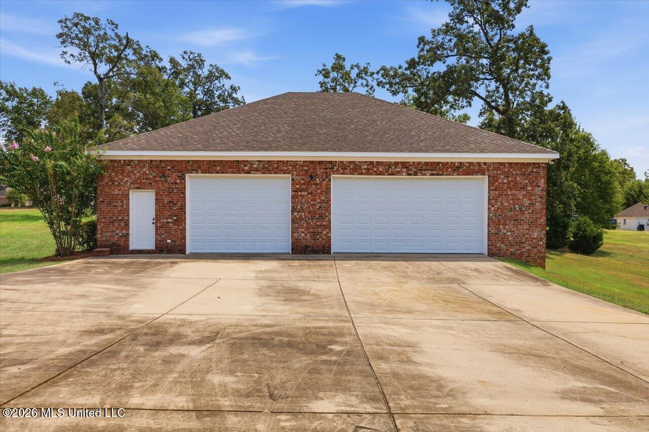 1015 Longwood Place Property Photo 50