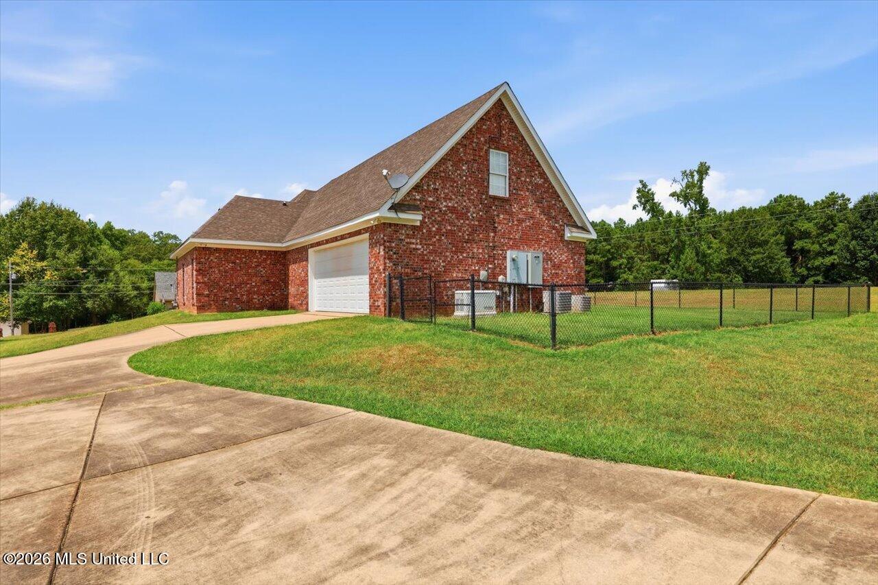 1015 Longwood Place Property Photo 51