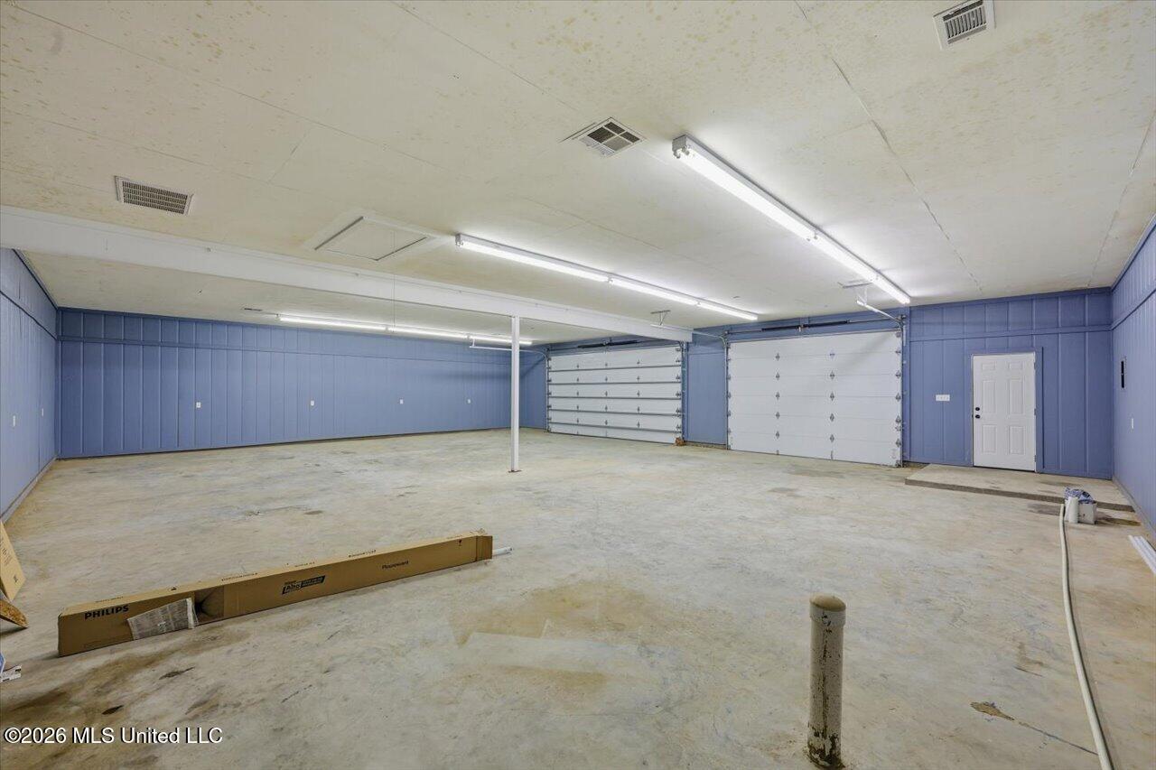 1015 Longwood Place Property Photo 53
