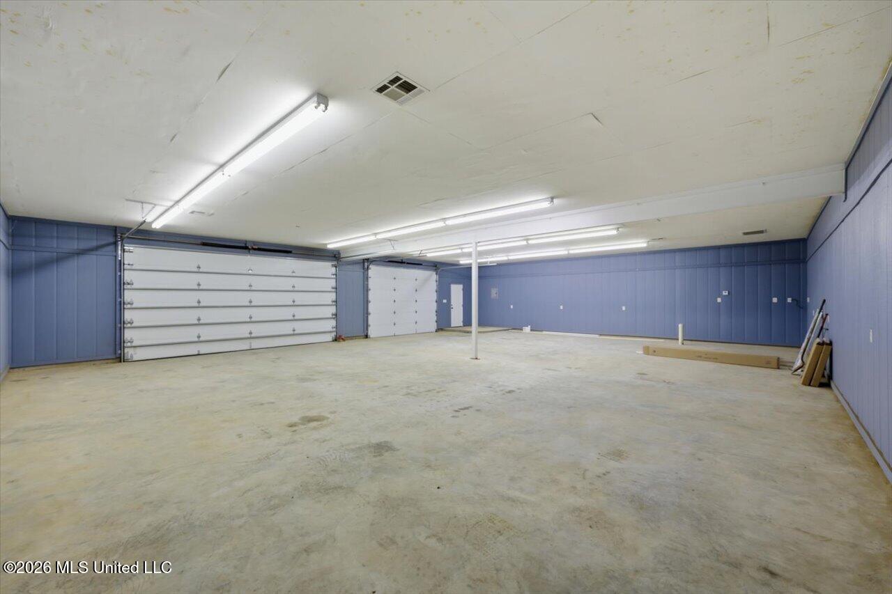 1015 Longwood Place Property Photo 54