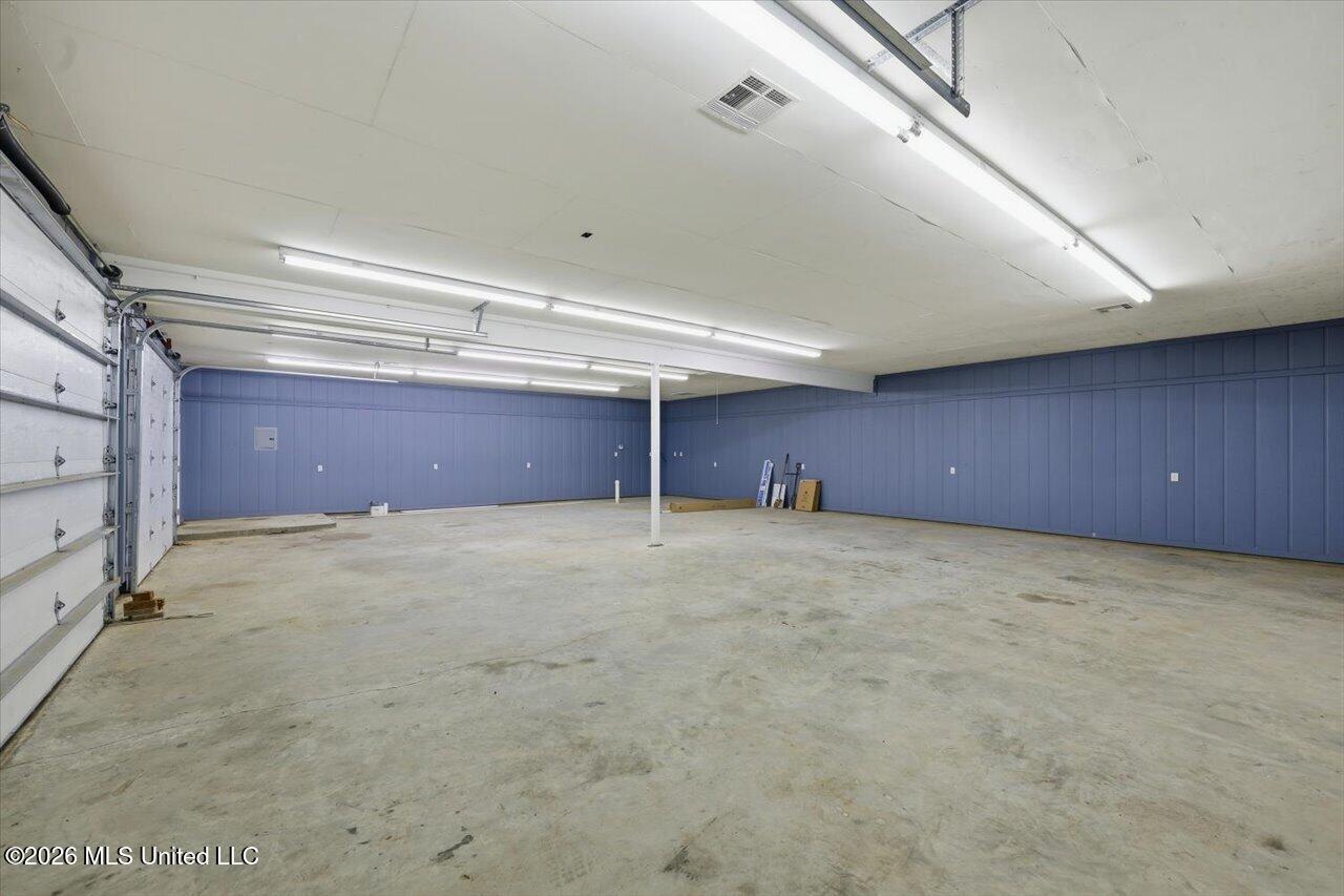 1015 Longwood Place Property Photo 55