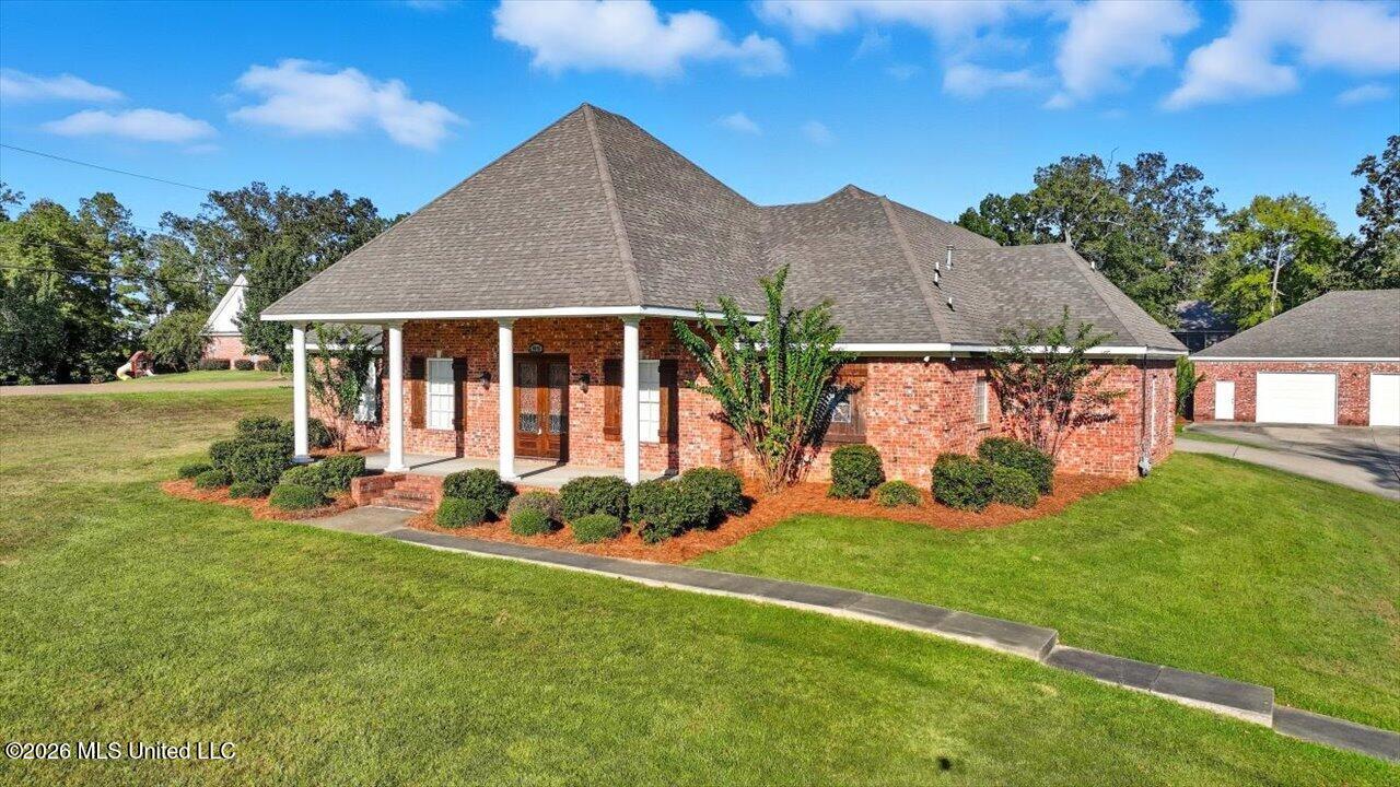1015 Longwood Place Property Photo 58
