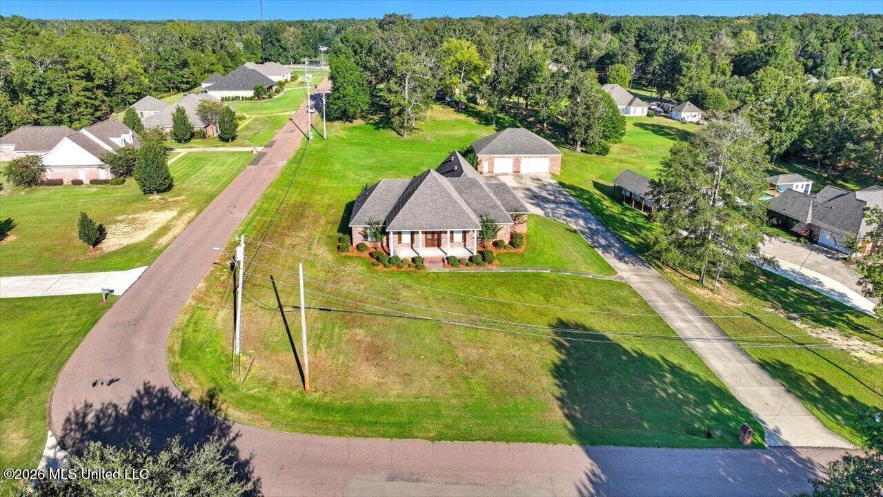 1015 Longwood Place Property Photo 59