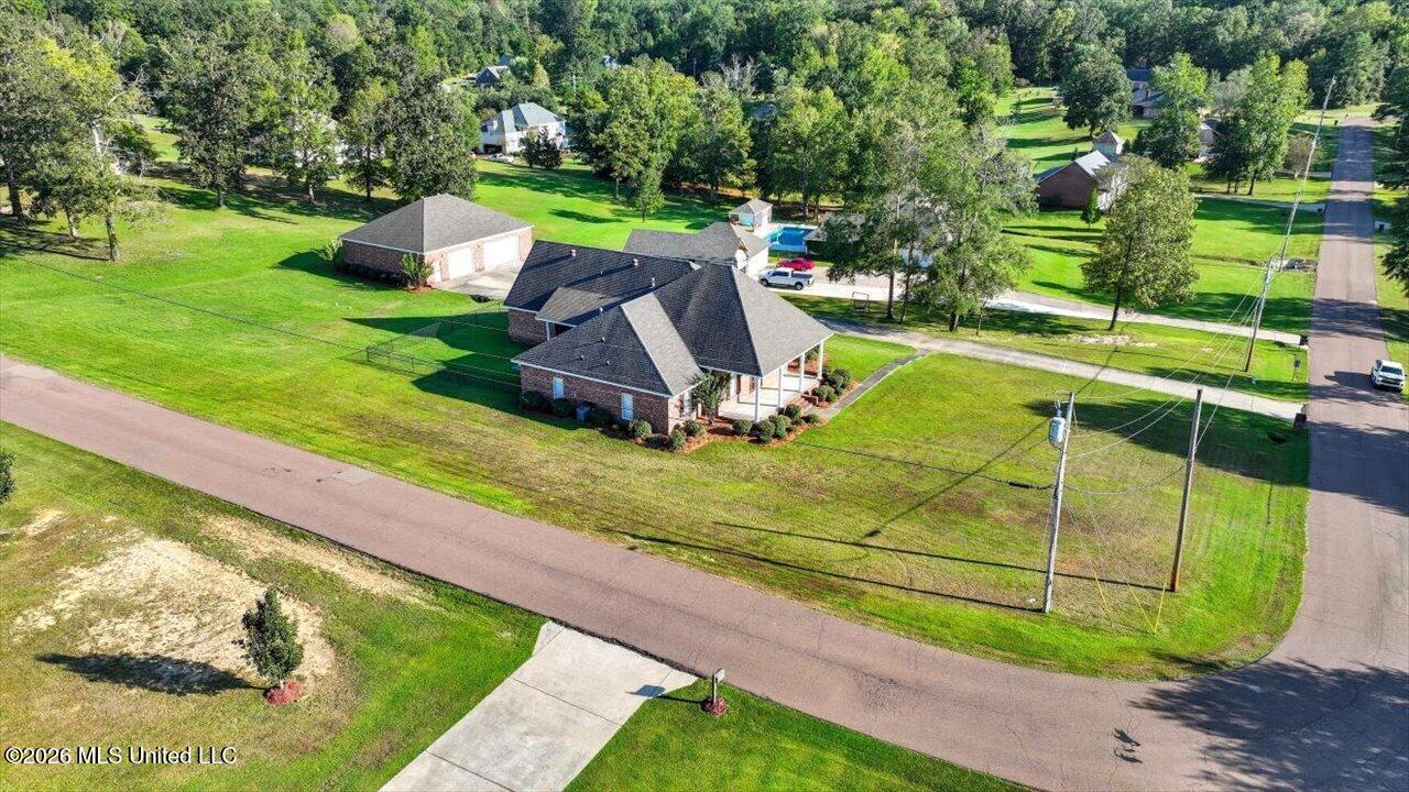 1015 Longwood Place Property Photo 61