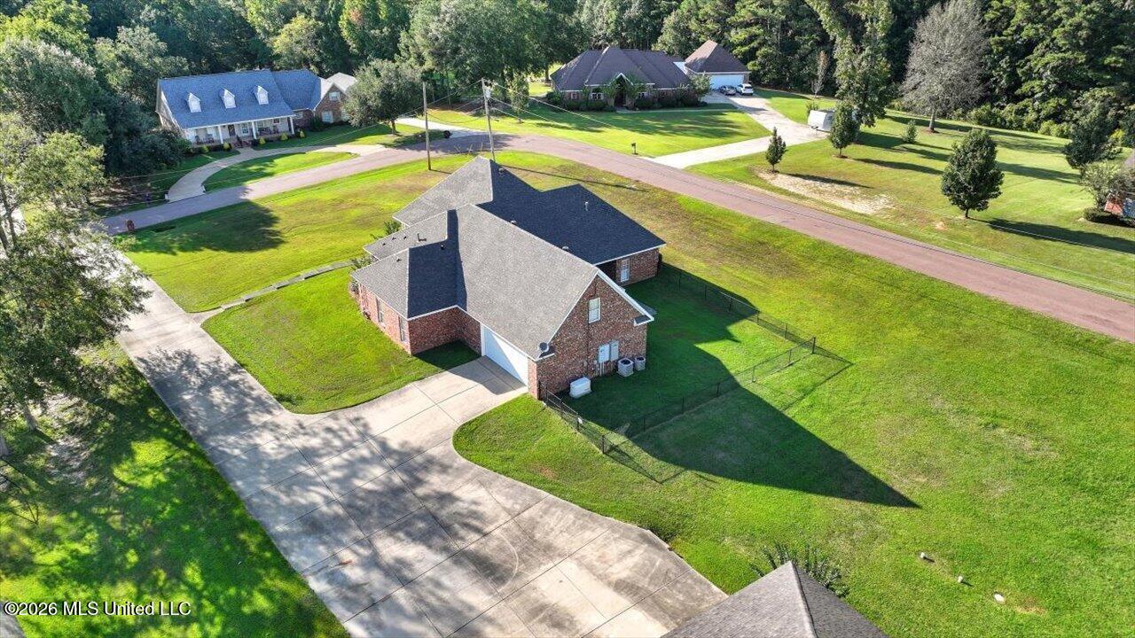 1015 Longwood Place Property Photo 65