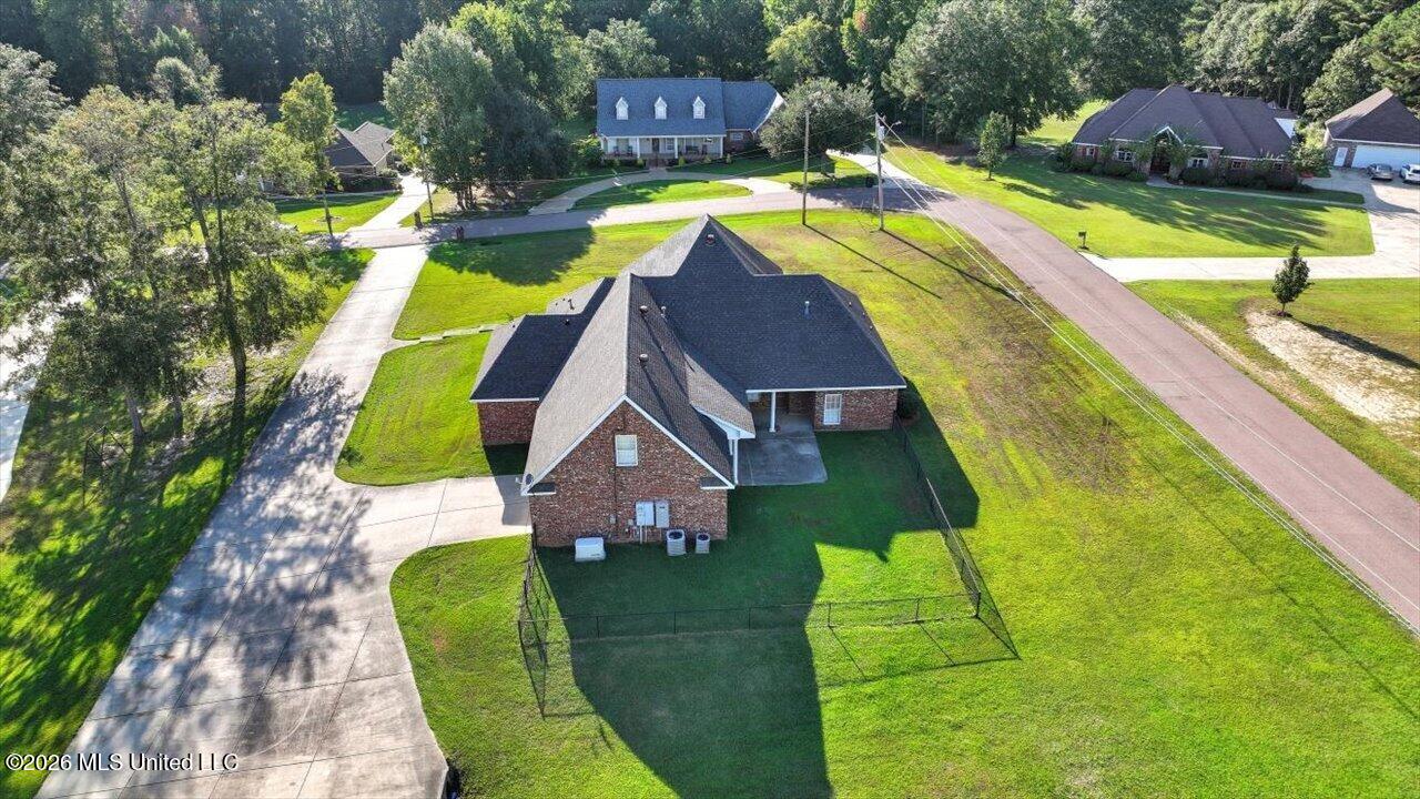 1015 Longwood Place Property Photo 66