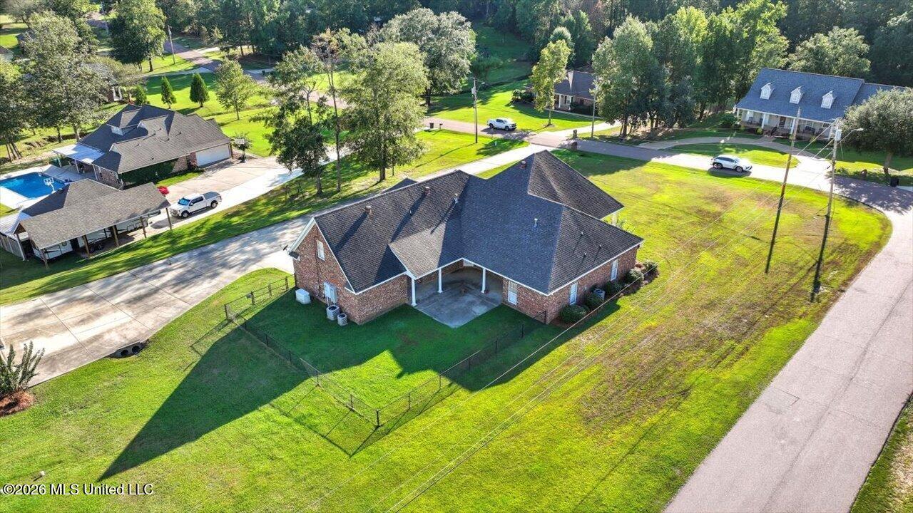 1015 Longwood Place Property Photo 67