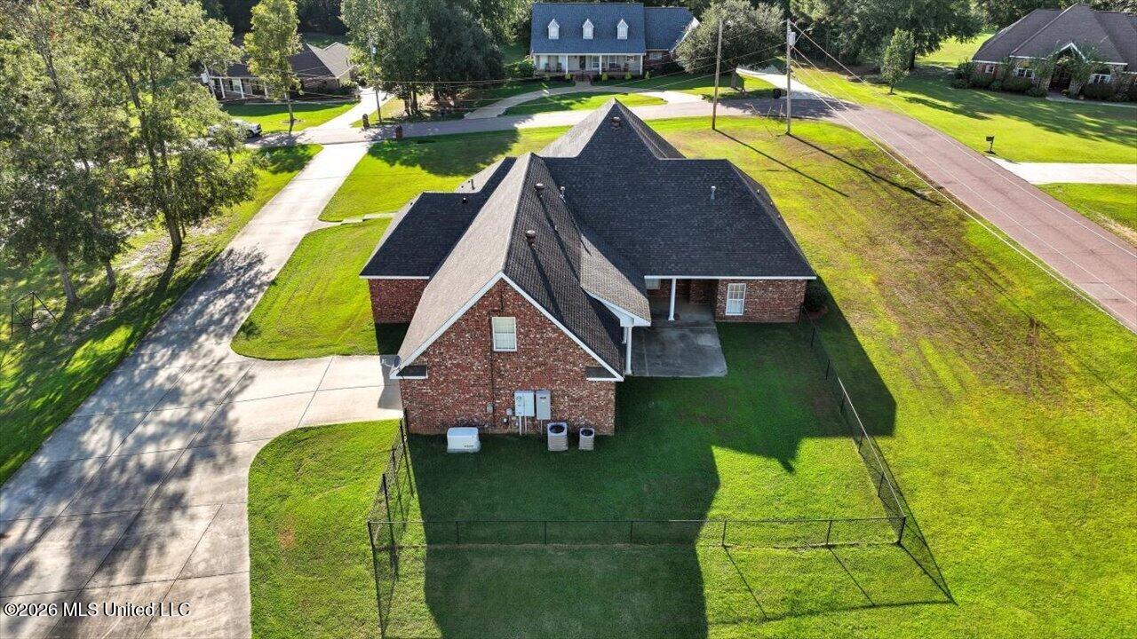 1015 Longwood Place Property Photo 69