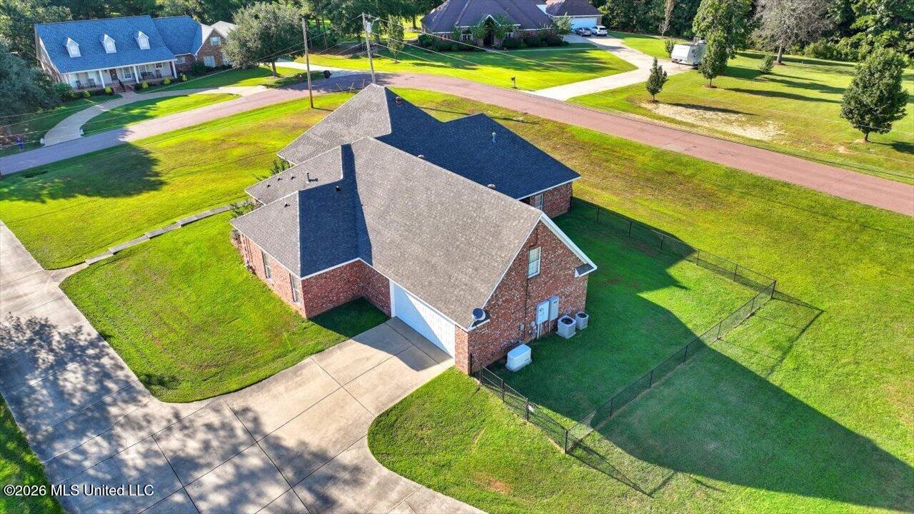 1015 Longwood Place Property Photo 70