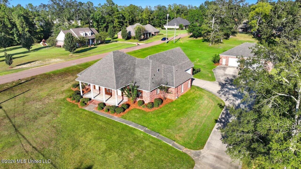 1015 Longwood Place Property Photo 71