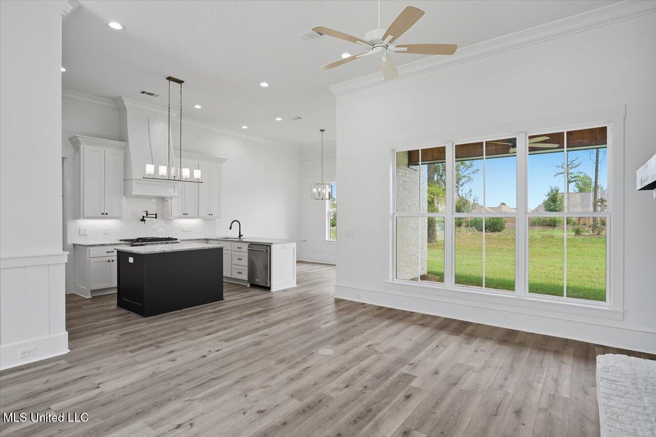 100 Grayson Way Property Photo 6