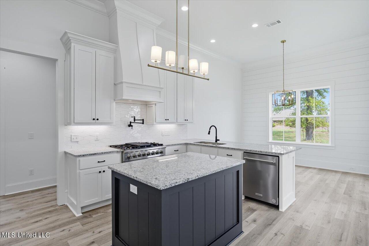 100 Grayson Way Property Photo 9