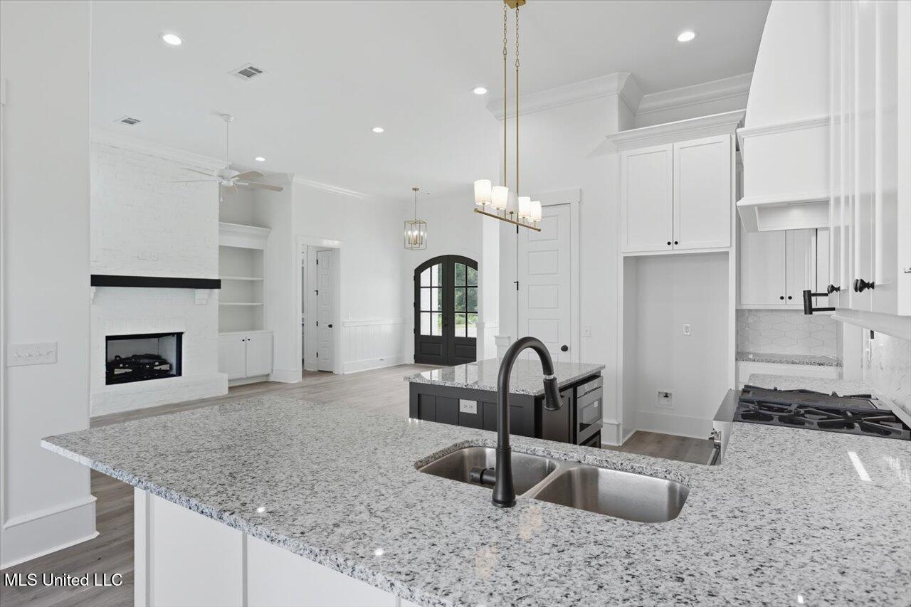 100 Grayson Way Property Photo 11