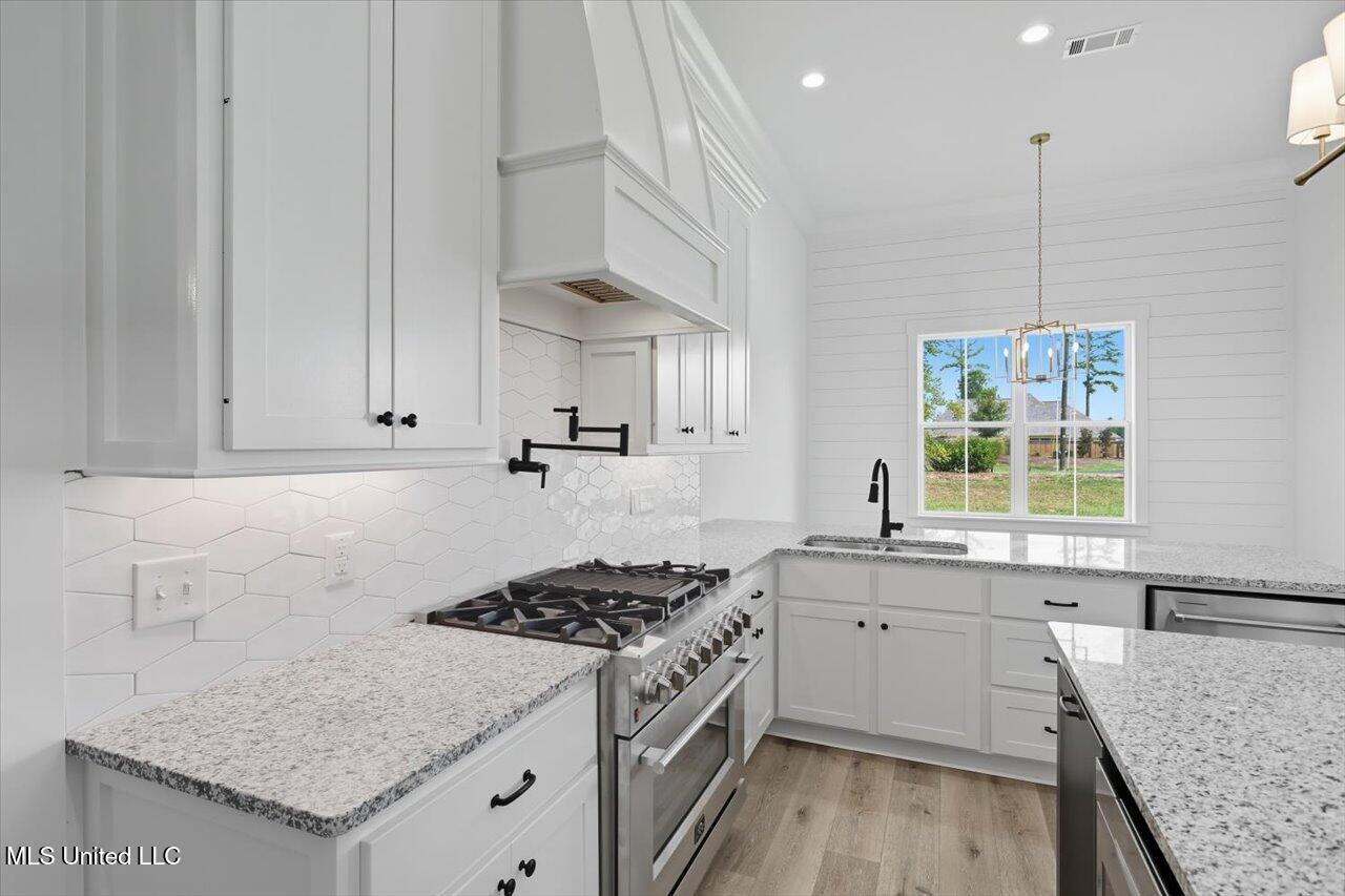 100 Grayson Way Property Photo 13