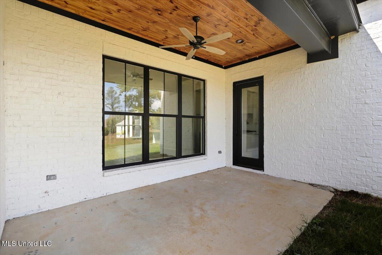 100 Grayson Way Property Photo 32