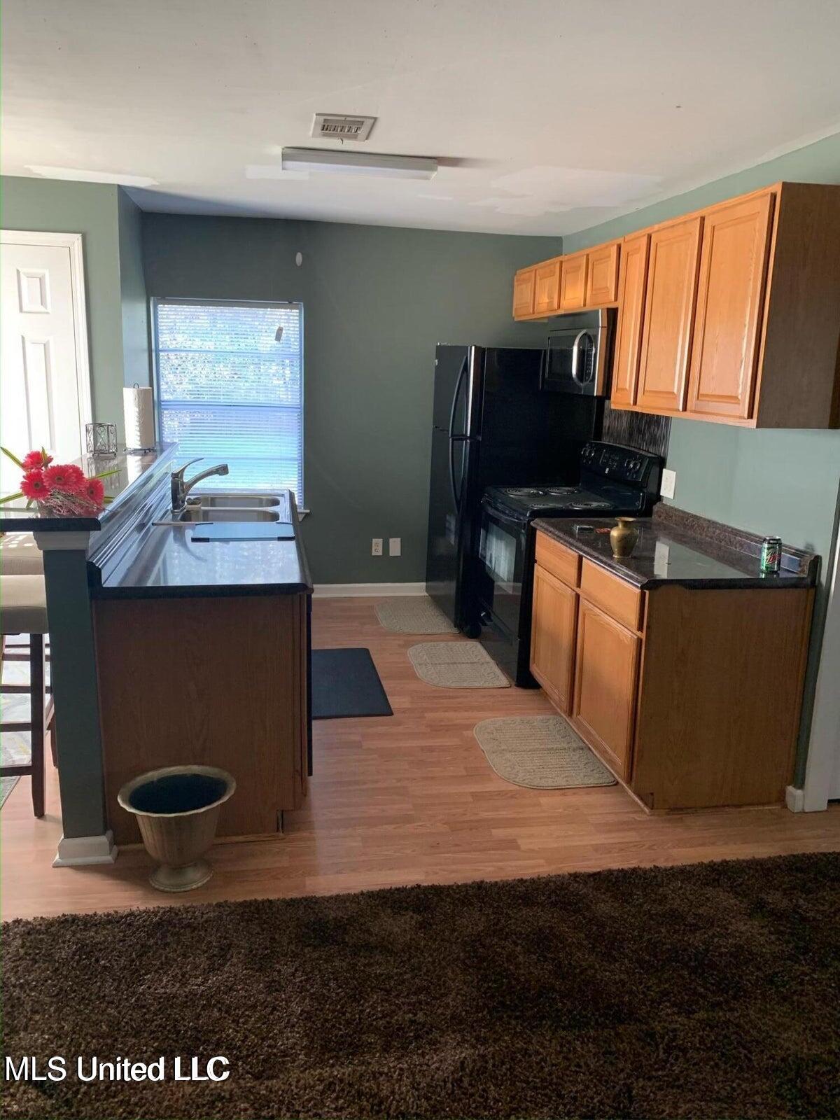 1248 28th Street Property Photo 2