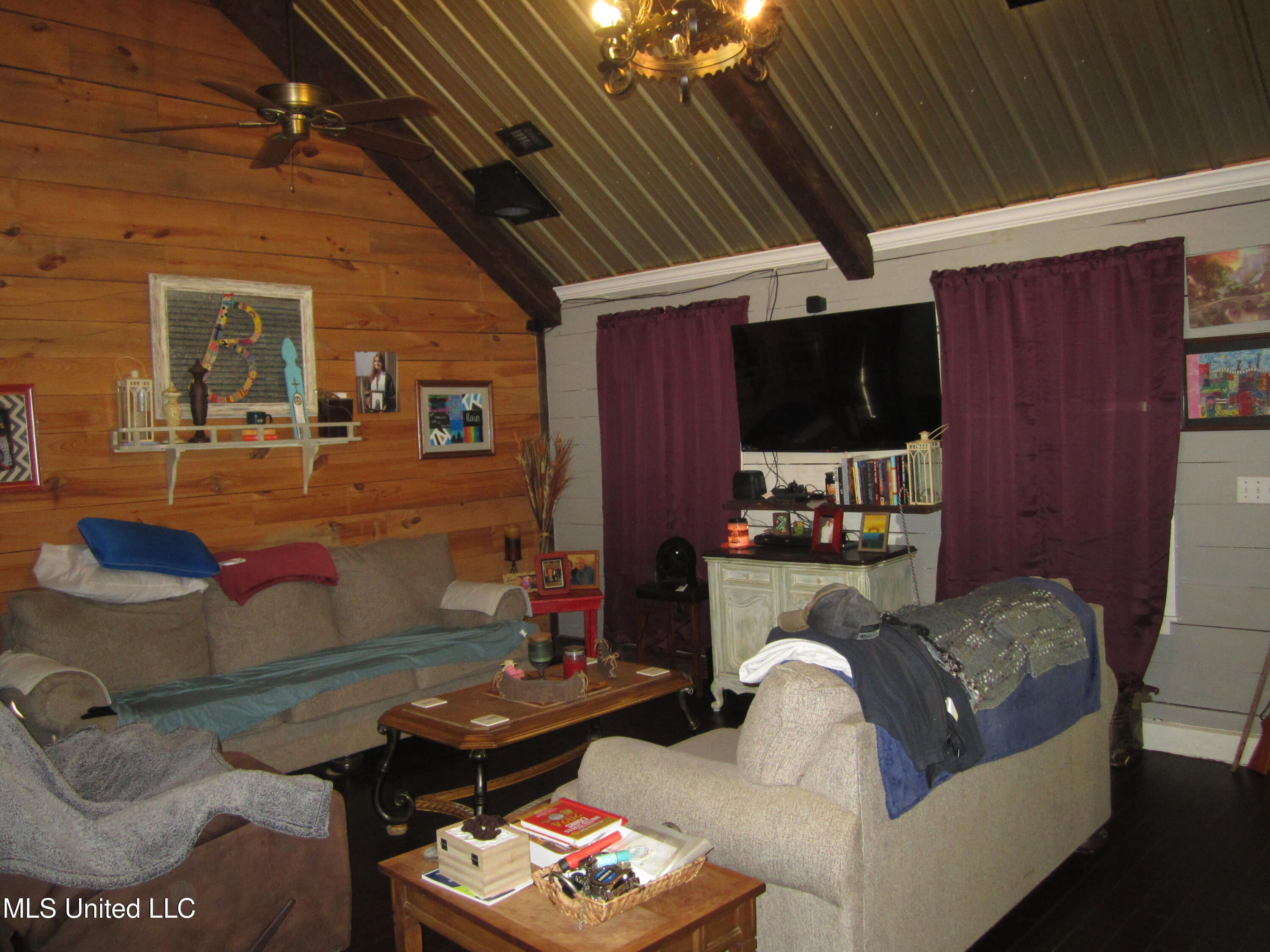 1356 Cr 180 Property Photo 2