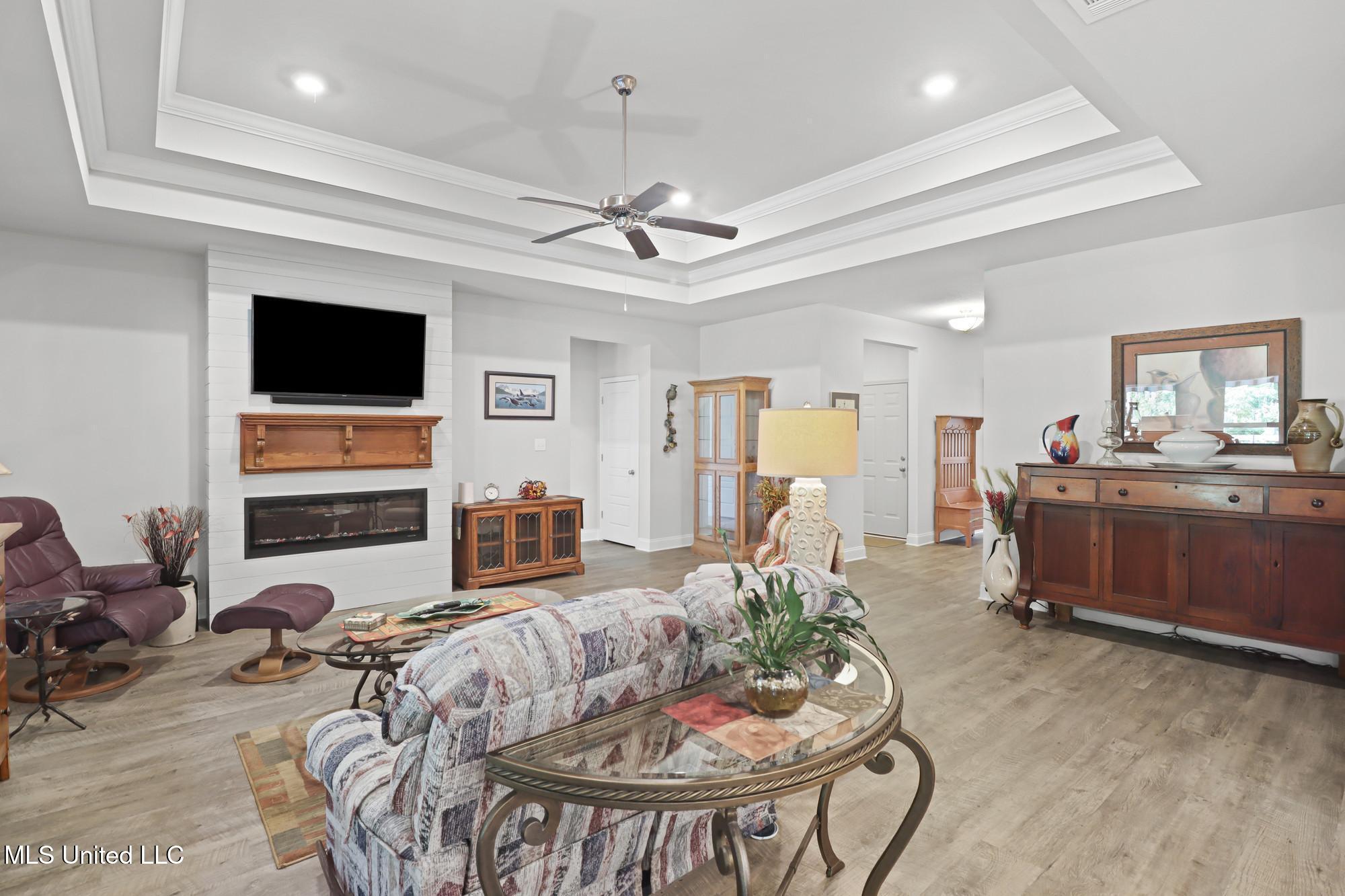 11209 Shorecrest Road Property Photo 3