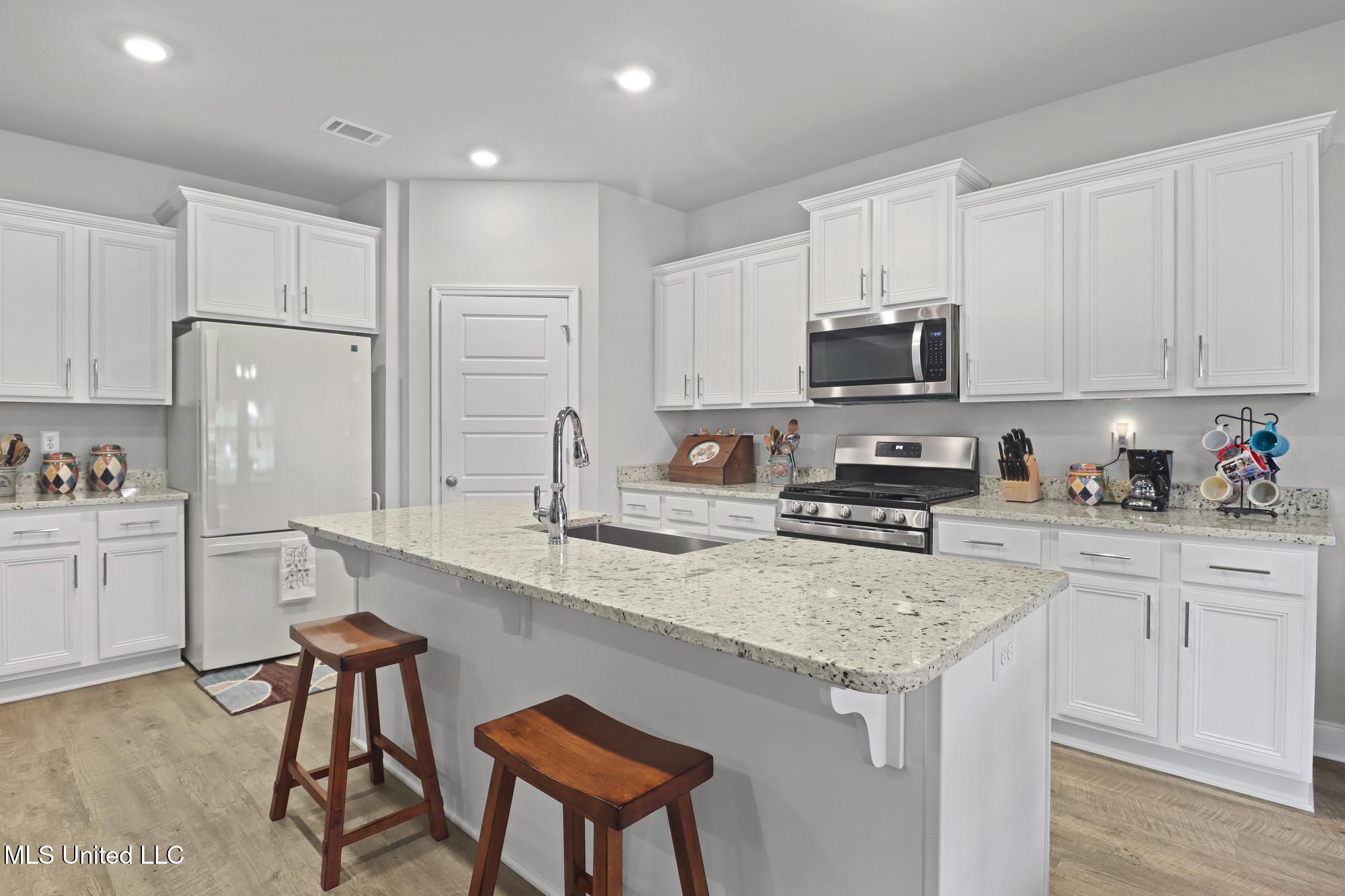 11209 Shorecrest Road Property Photo 4