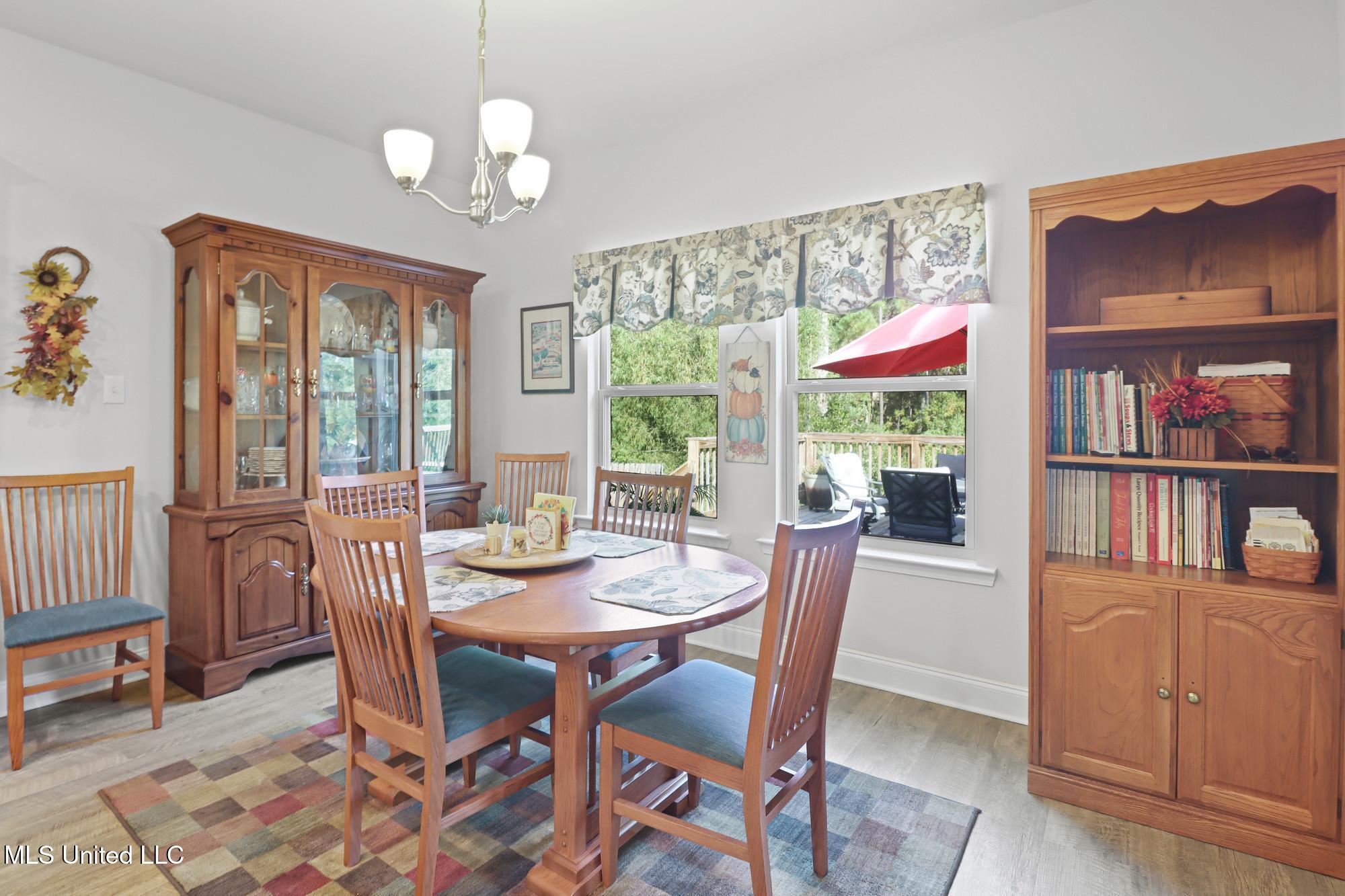 11209 Shorecrest Road Property Photo 5