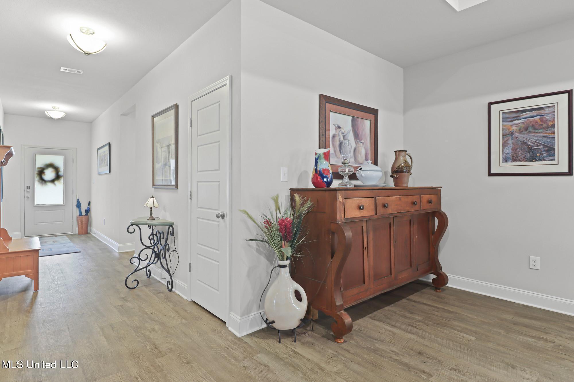 11209 Shorecrest Road Property Photo 10