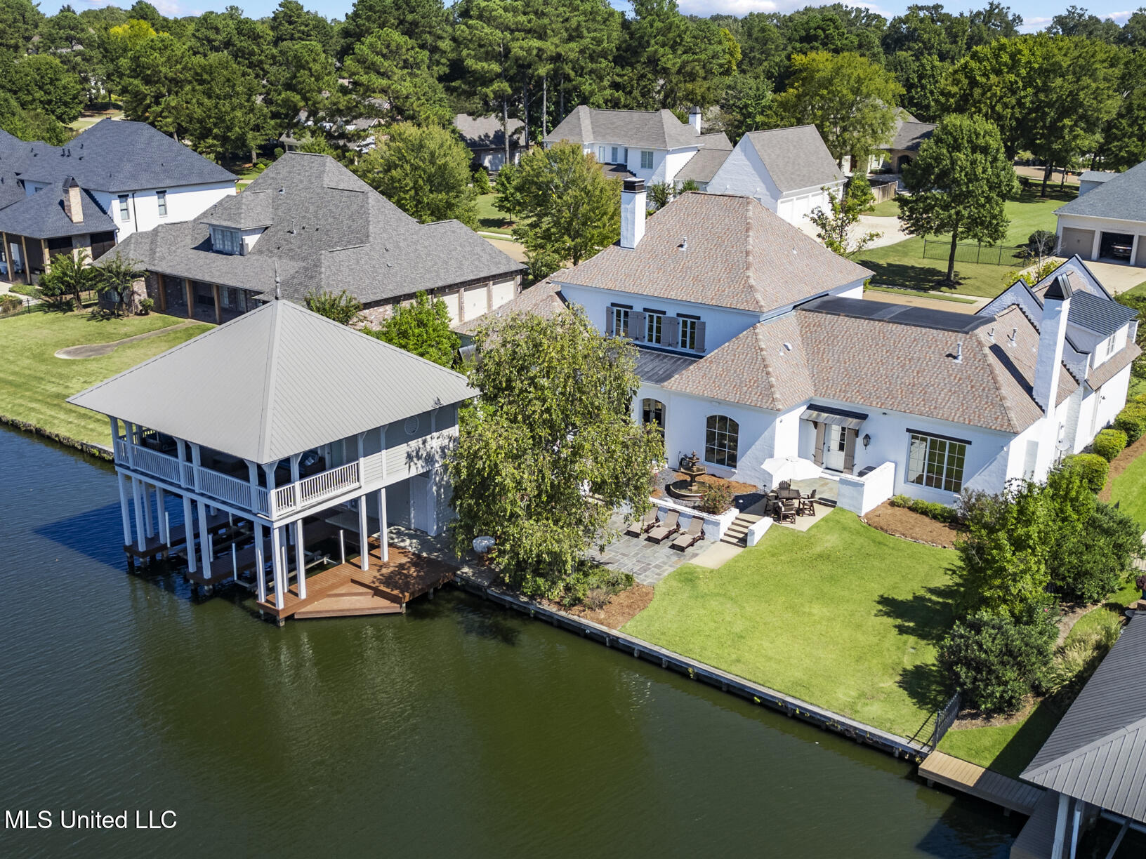 115 Cedar Woods Cove Property Photo 3