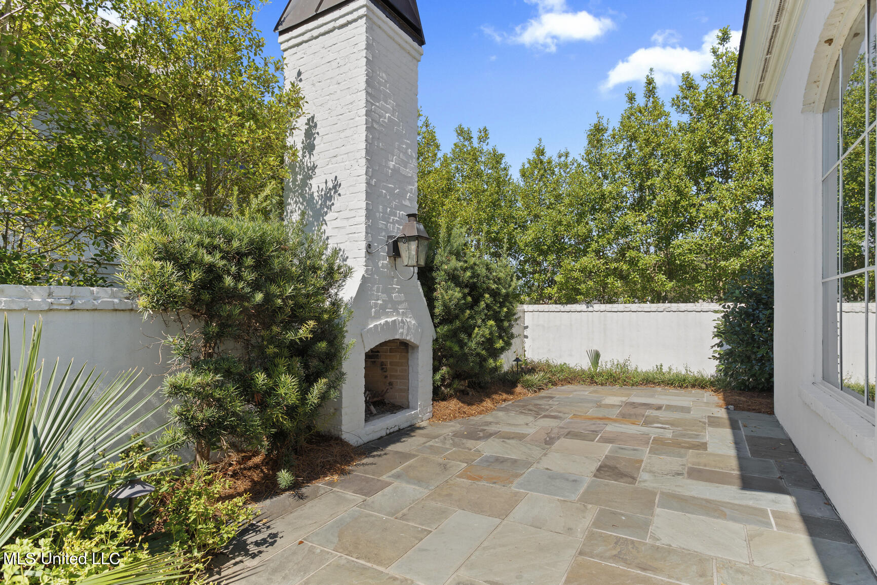 115 Cedar Woods Cove Property Photo 6