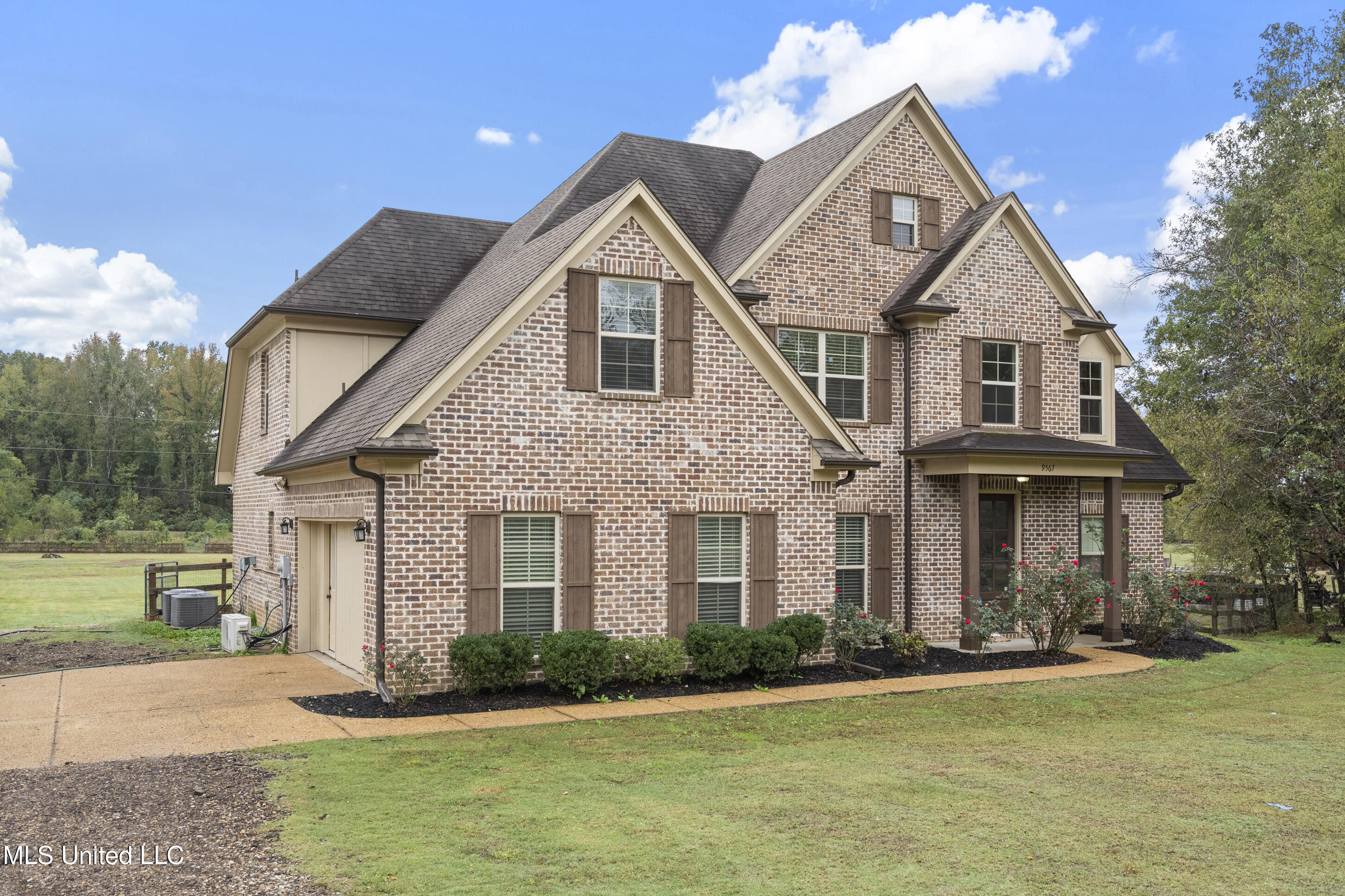 9567 Holly Springs Road Property Photo 2