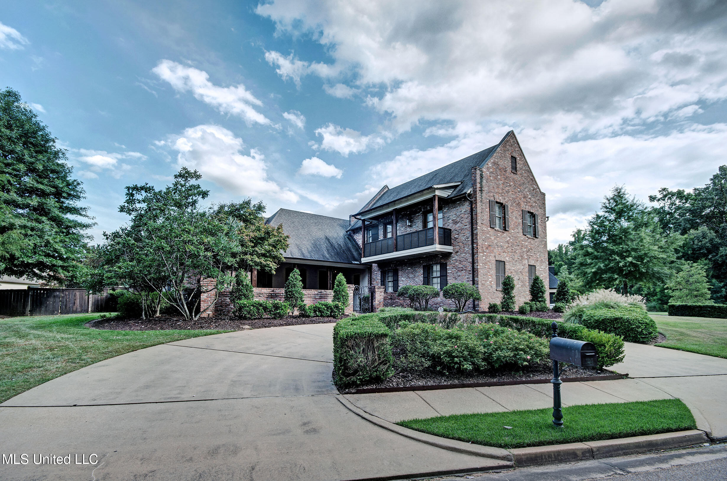 143 Green Glades Property Photo 1