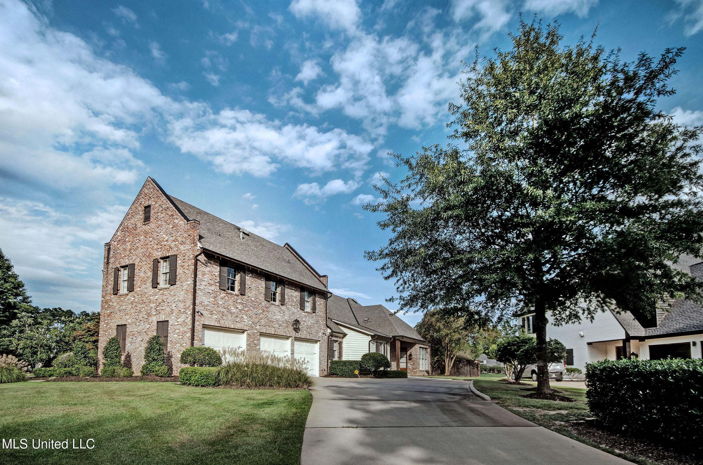 143 Green Glades Property Photo 3