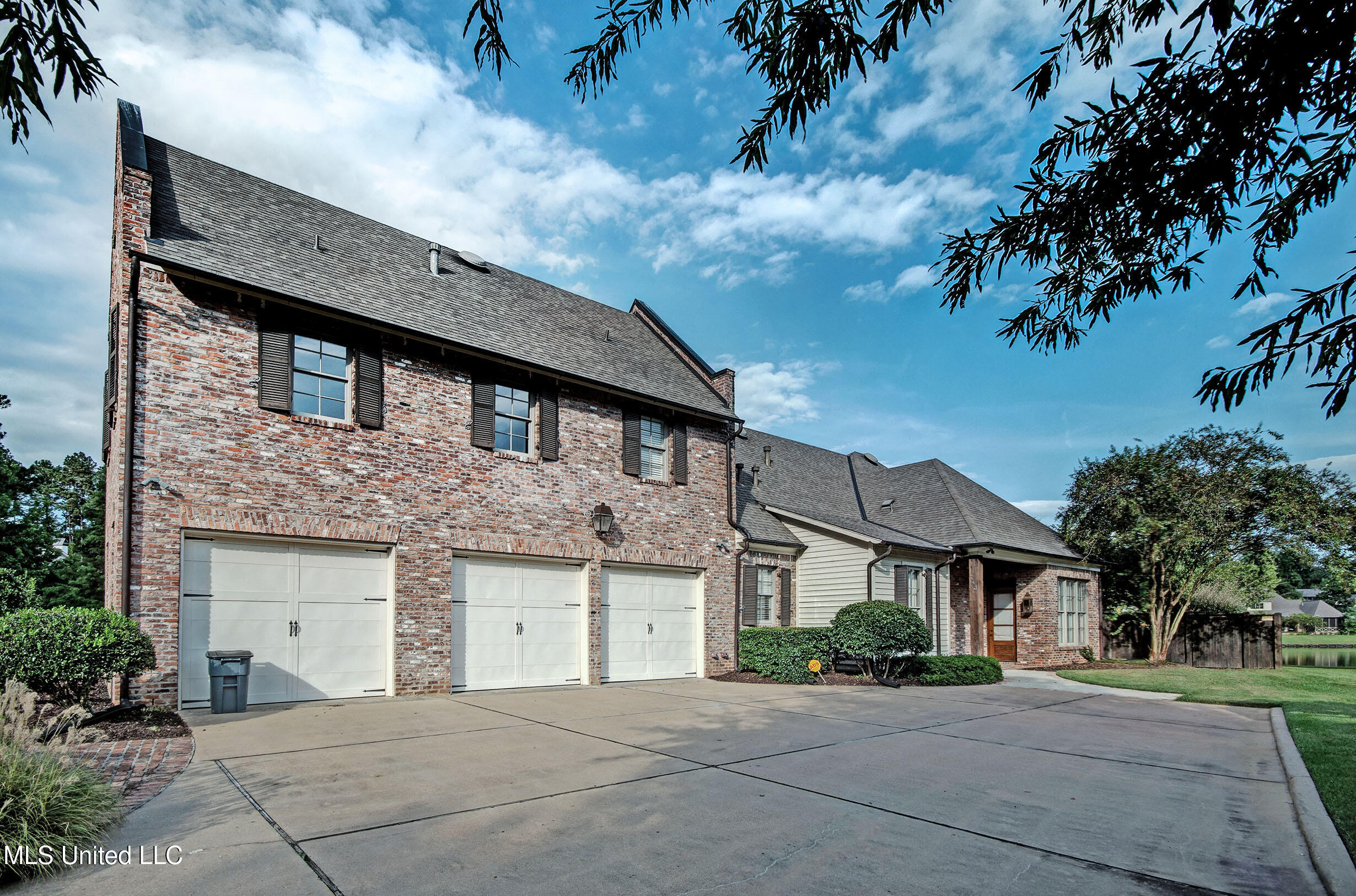 143 Green Glades Property Photo 4