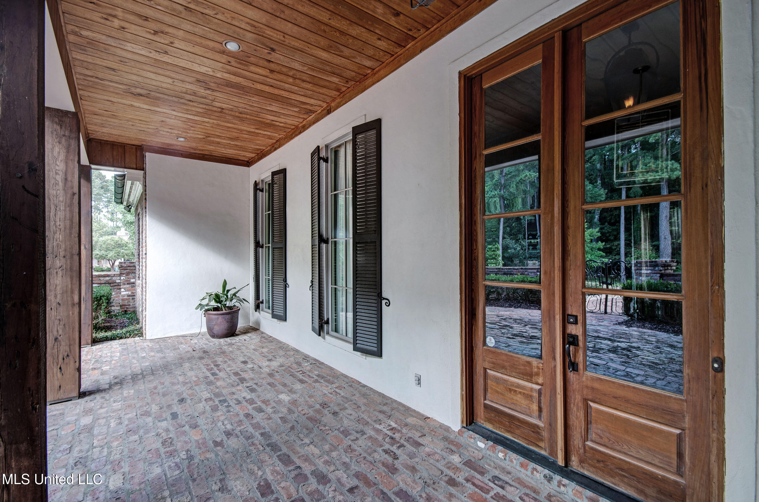 143 Green Glades Property Photo 6