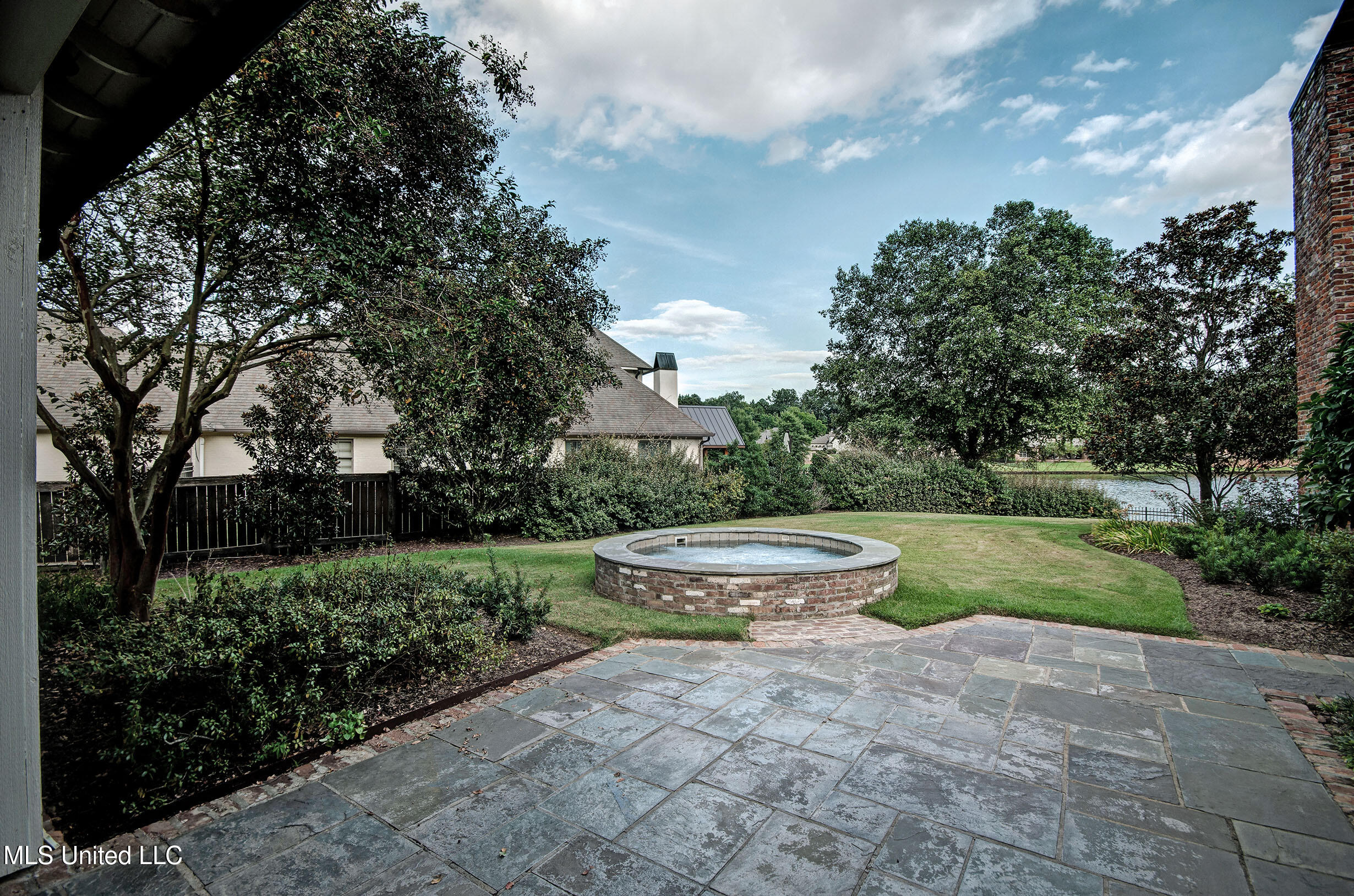 143 Green Glades Property Photo 8