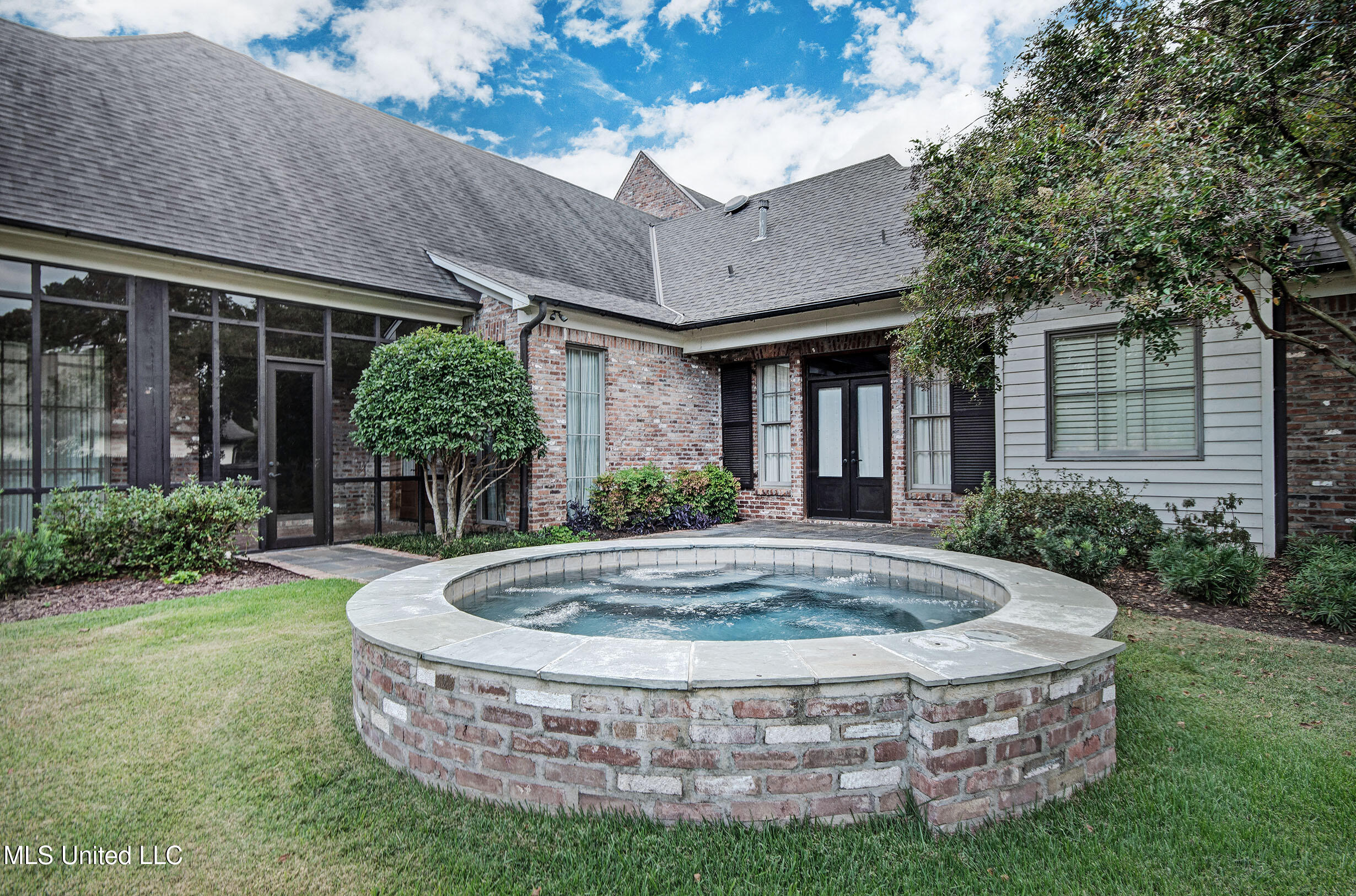 143 Green Glades Property Photo 9