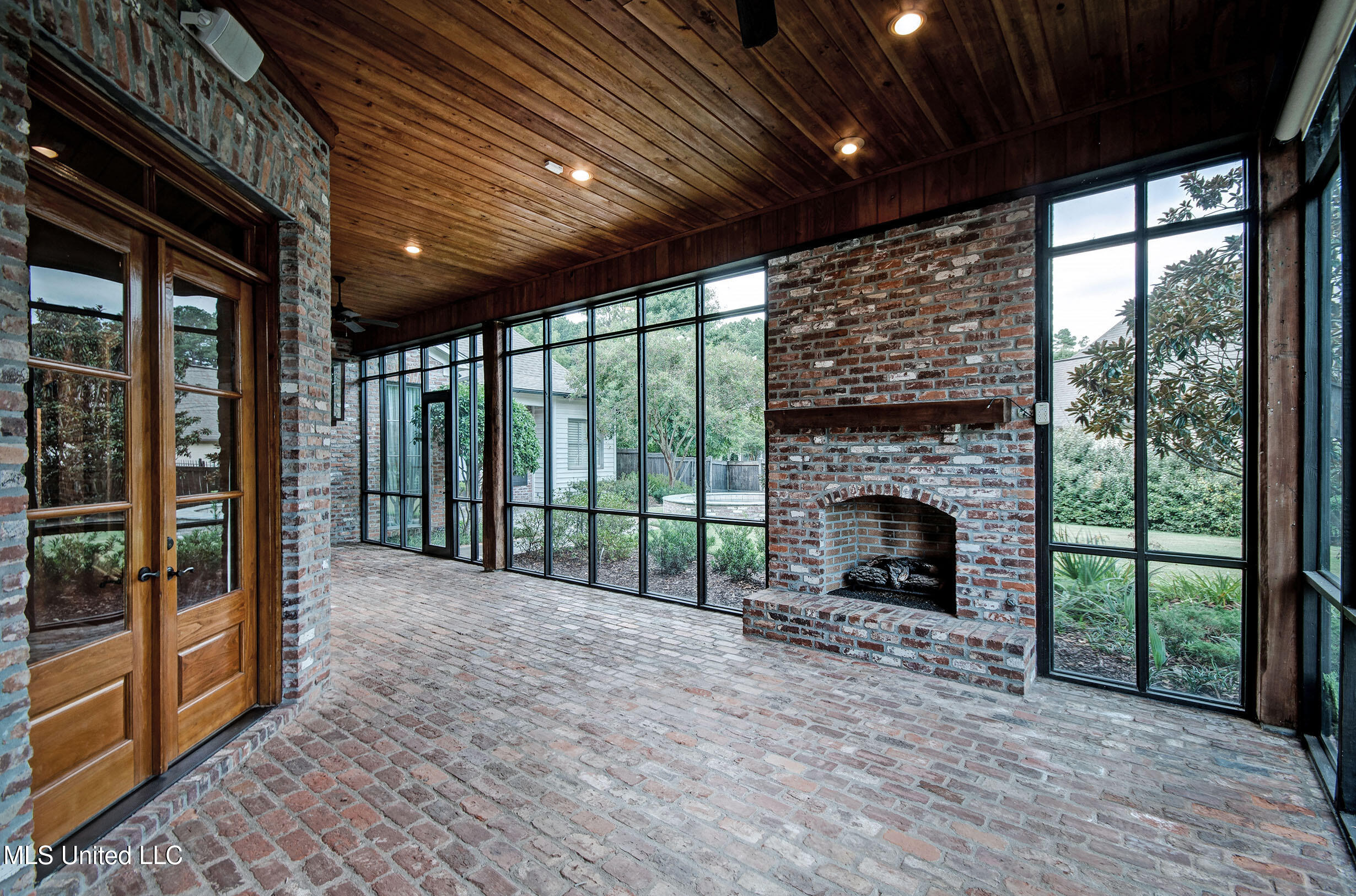 143 Green Glades Property Photo 14