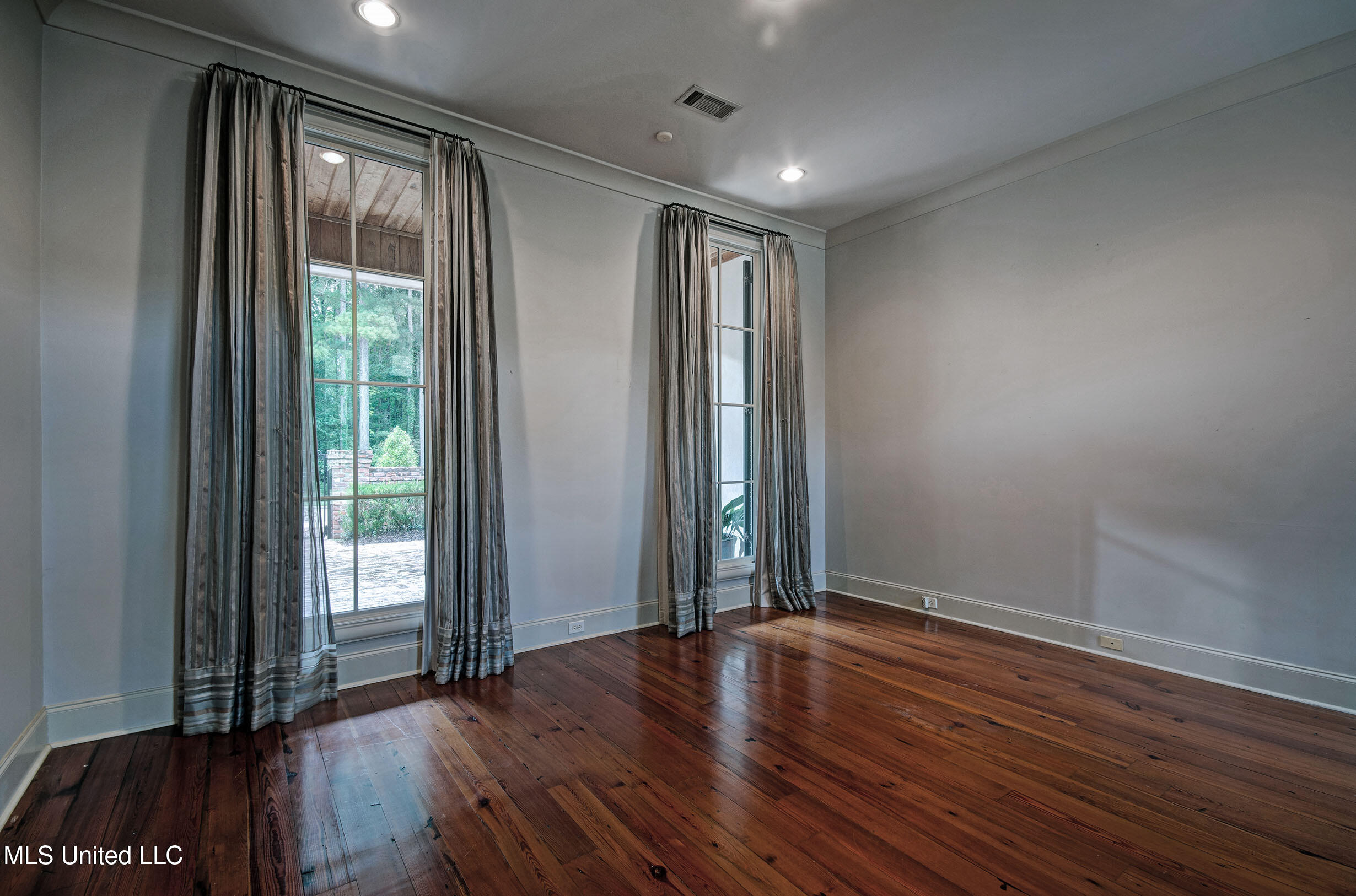 143 Green Glades Property Photo 32