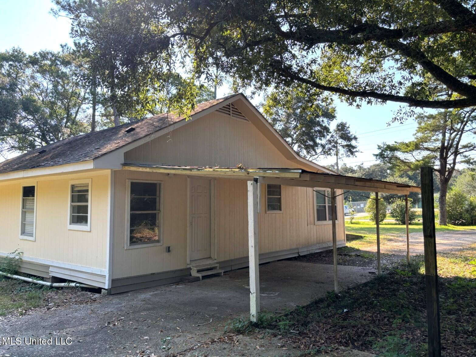 20260 28th Street Property Photo 4