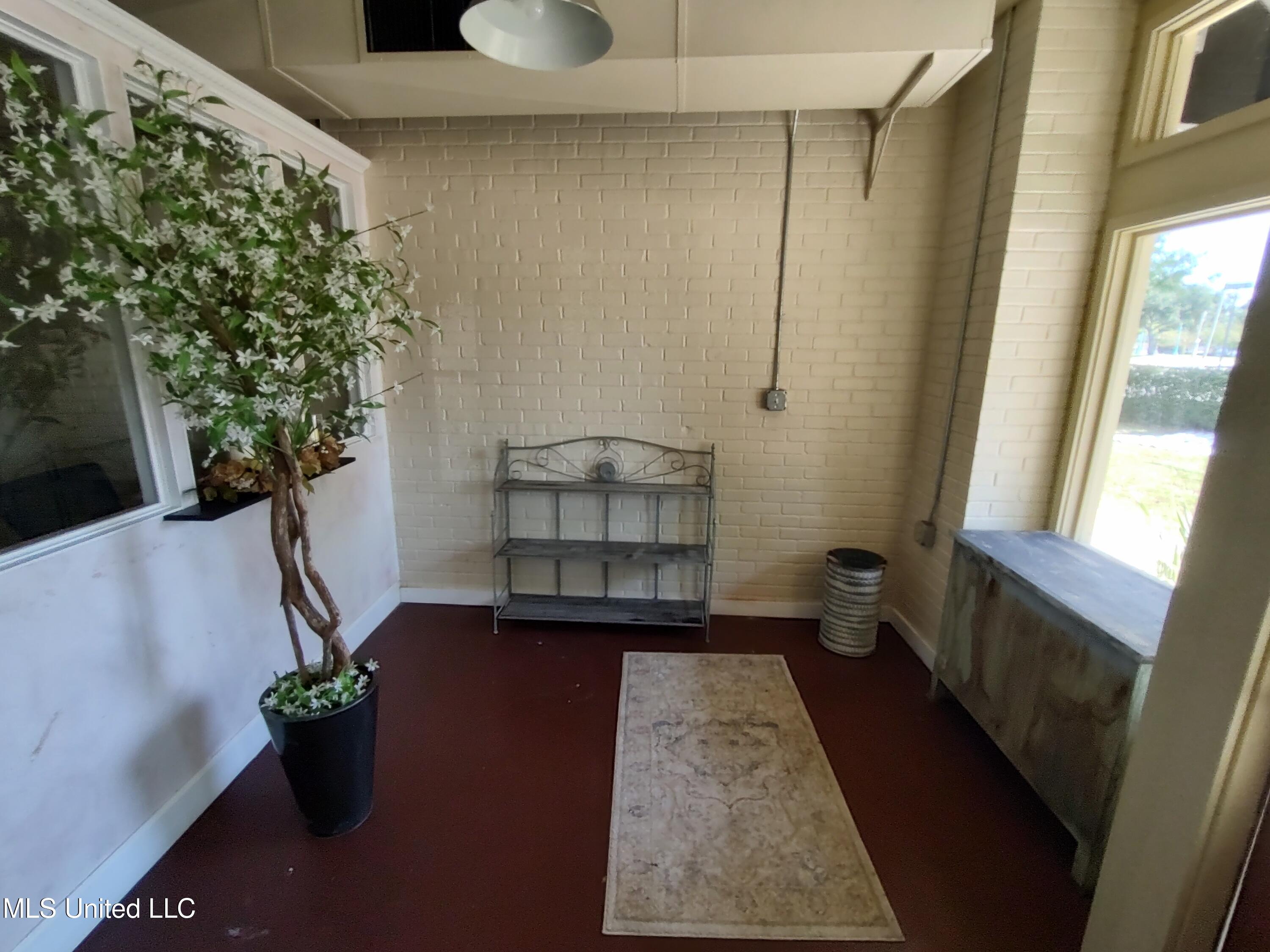 5013 Main Street Property Photo 2