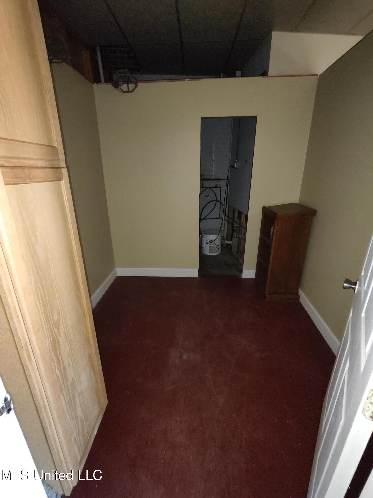 5013 Main Street Property Photo 6